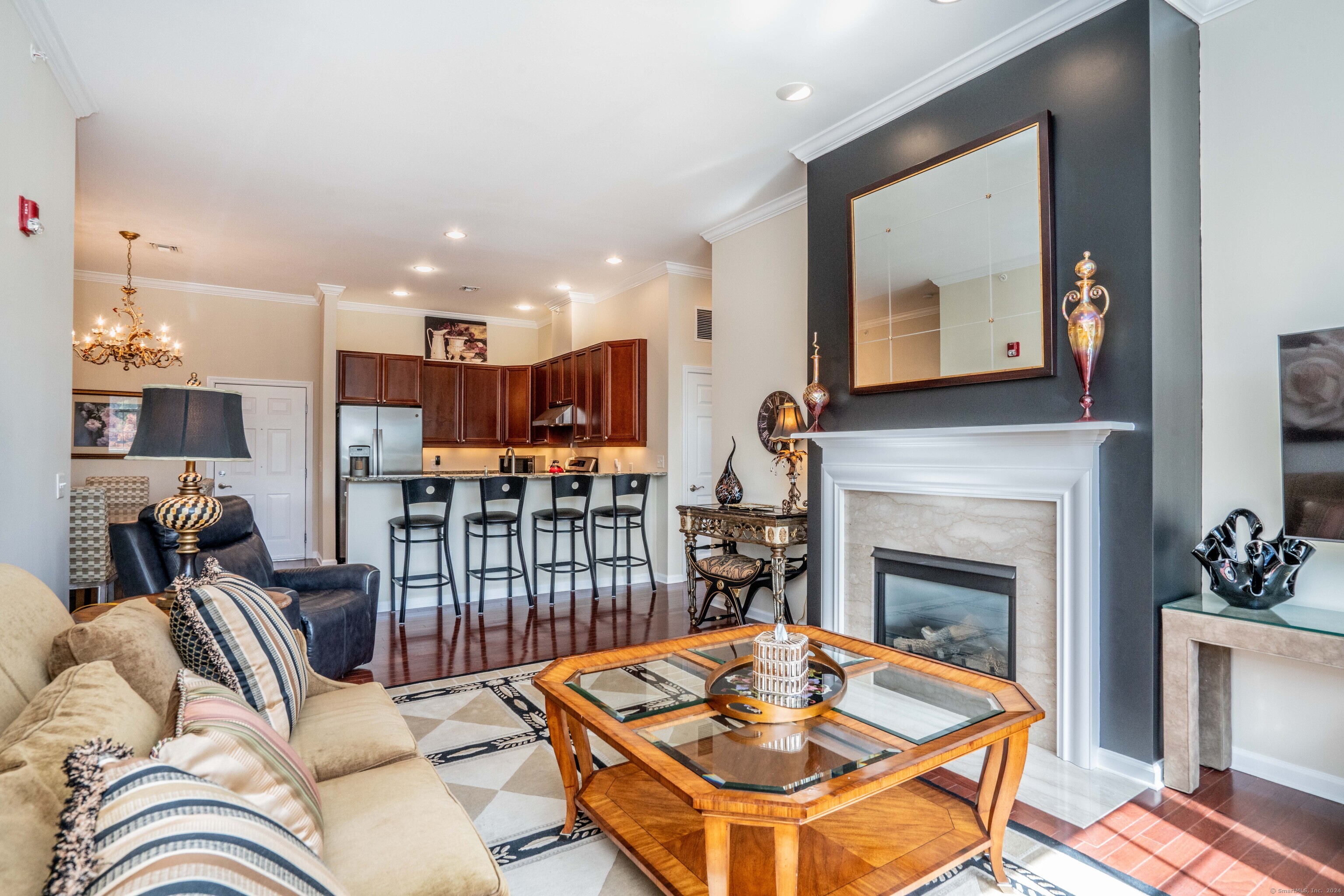 1 King Philip Drive 407