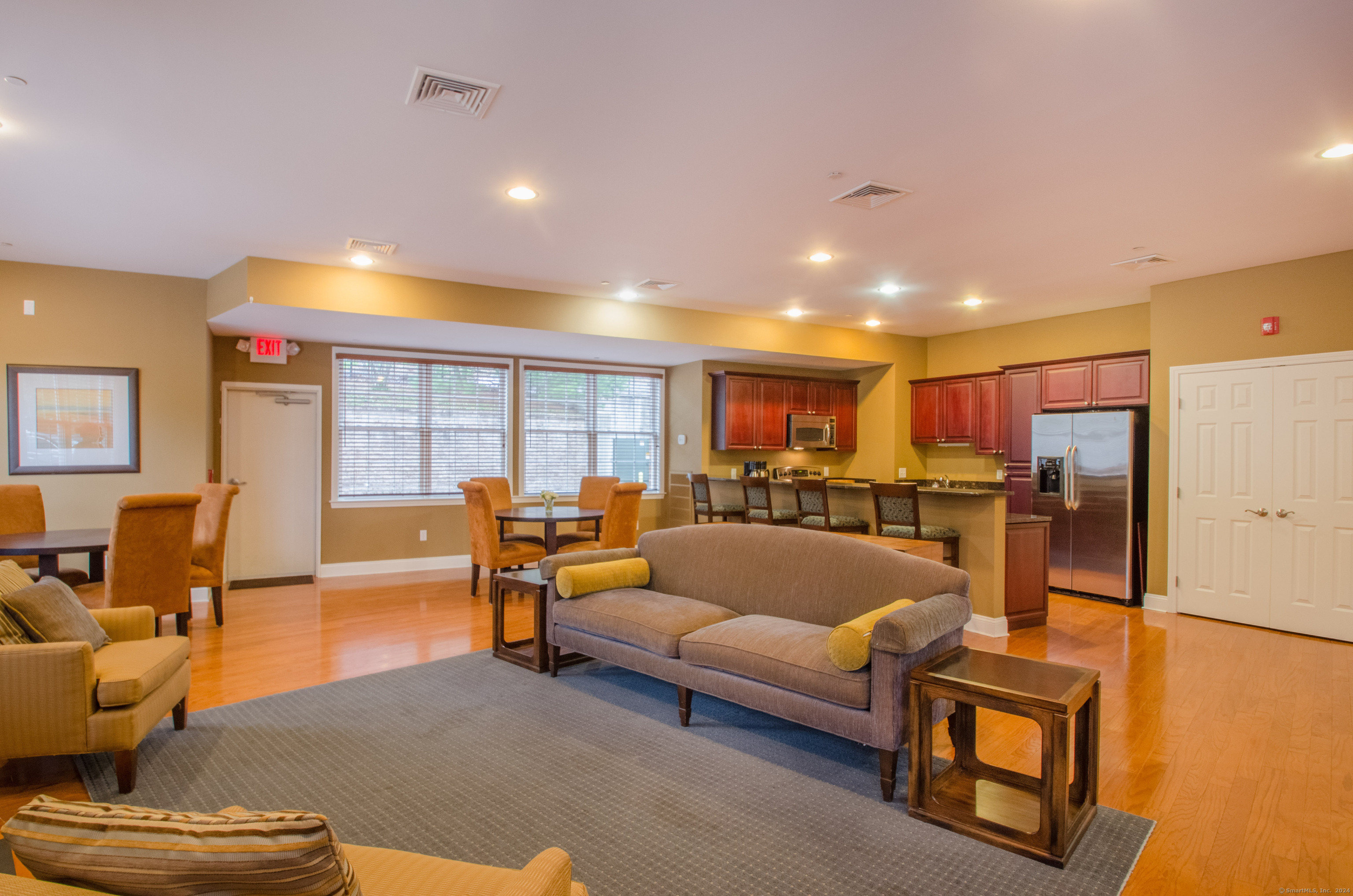 1 King Philip Drive 407