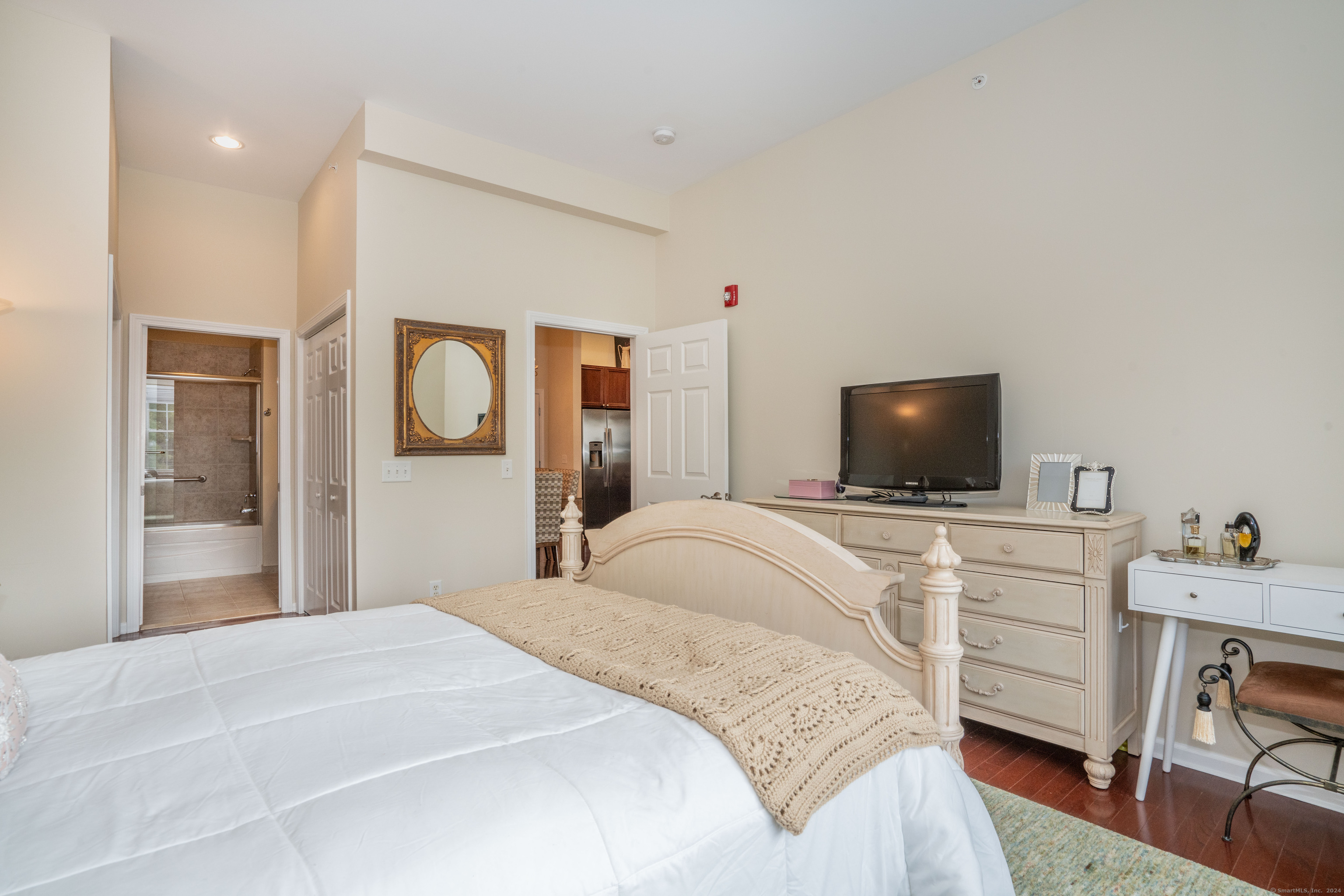 1 King Philip Drive 407