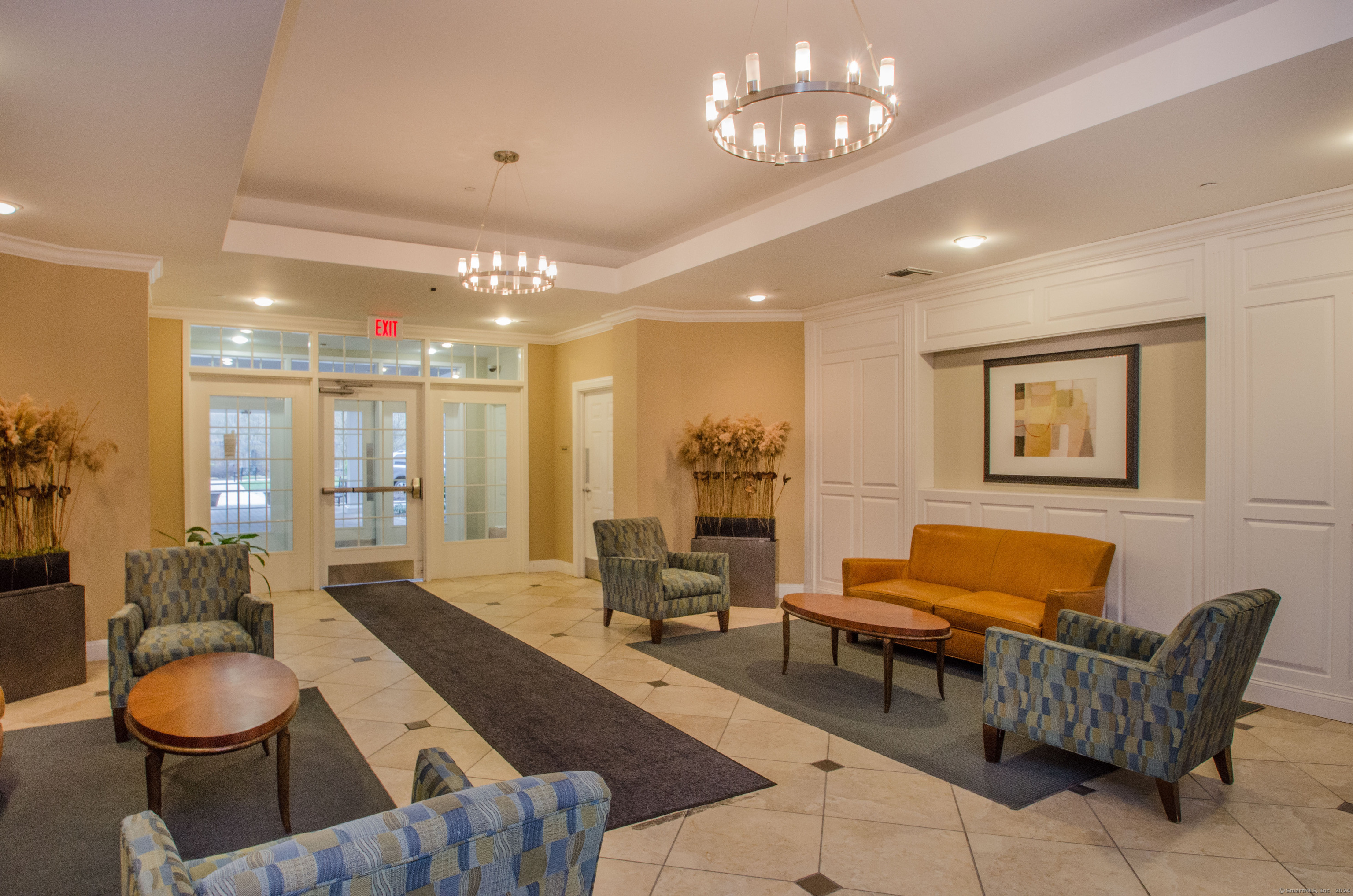1 King Philip Drive 407