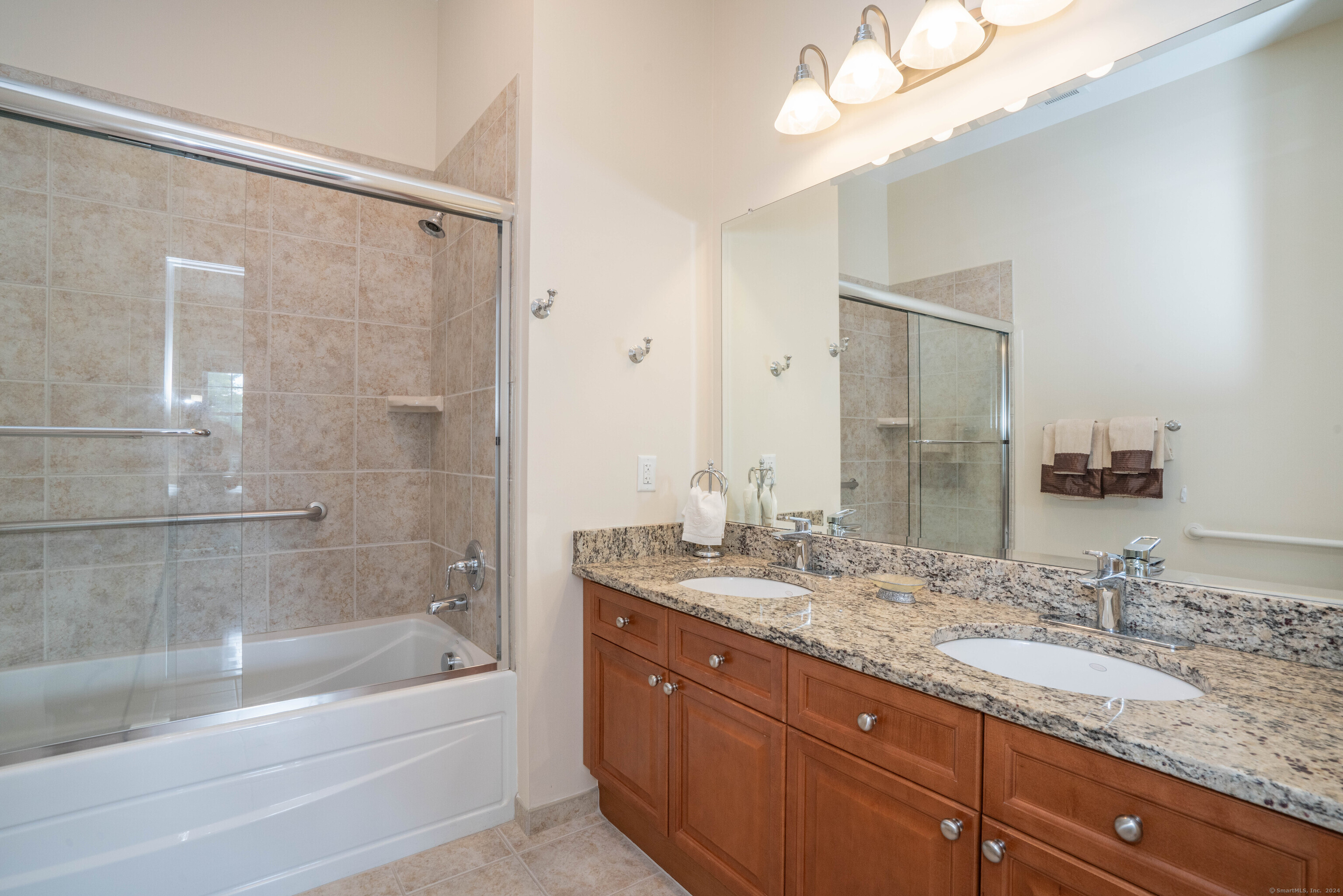 1 King Philip Drive 407