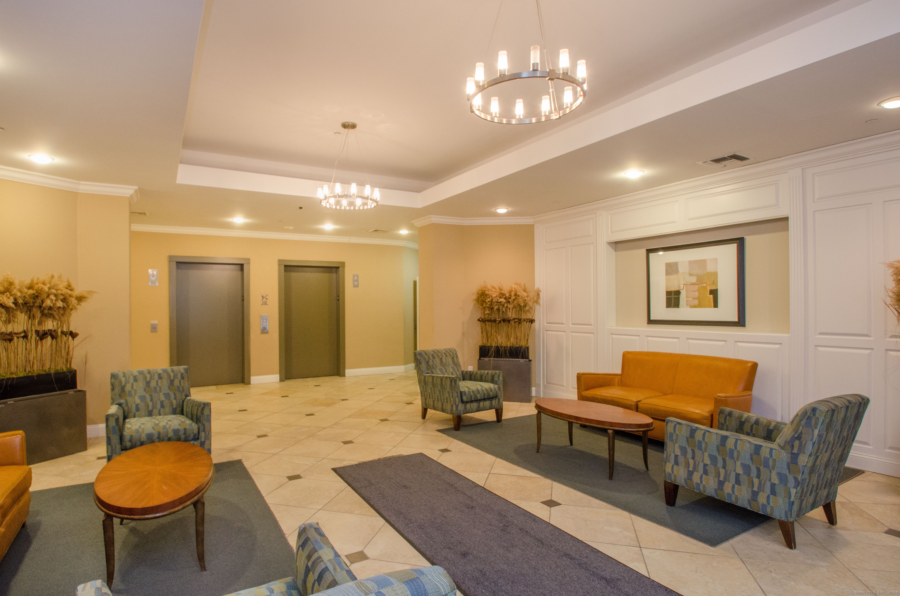 1 King Philip Drive 407