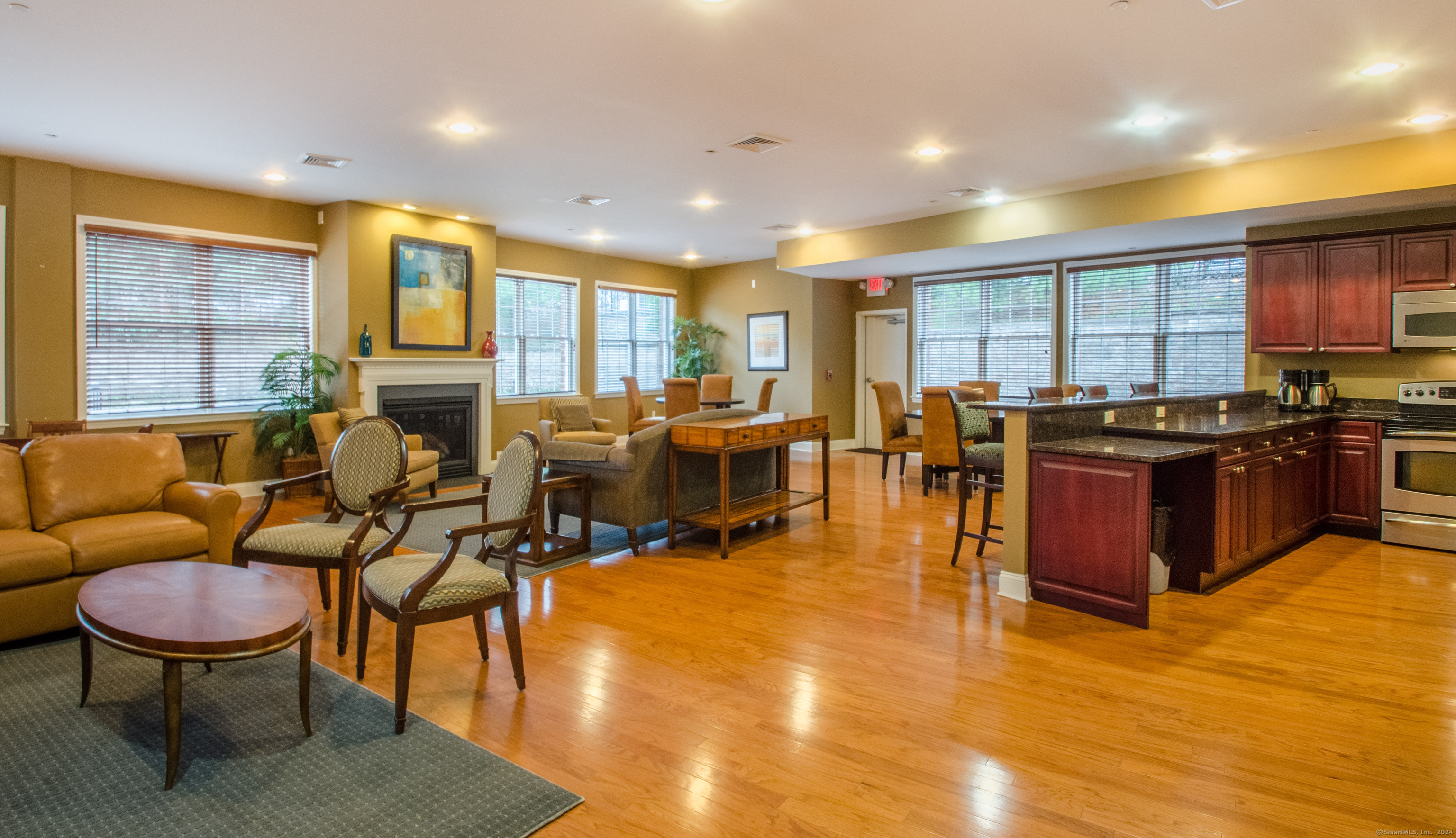 1 King Philip Drive 407