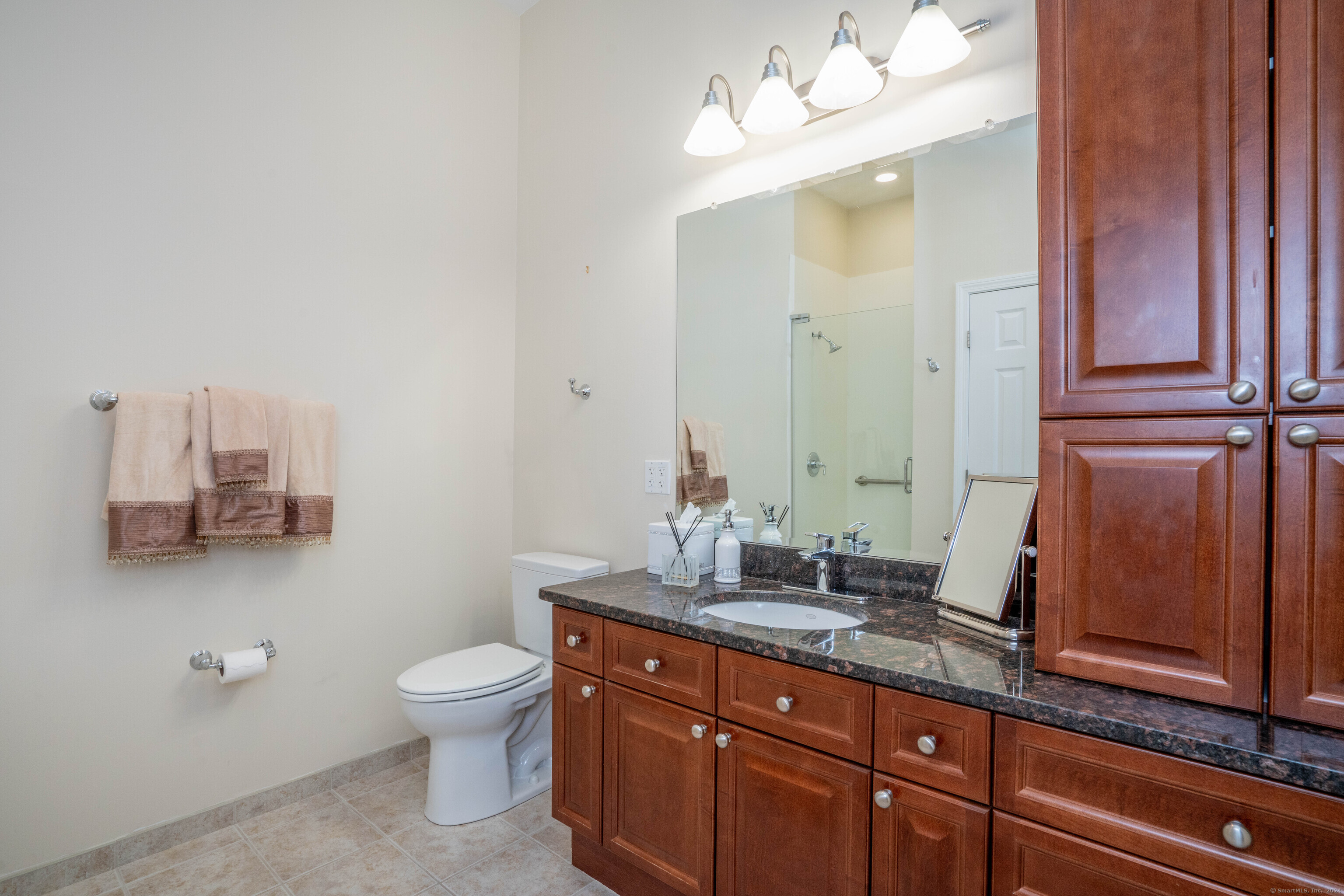 1 King Philip Drive 407