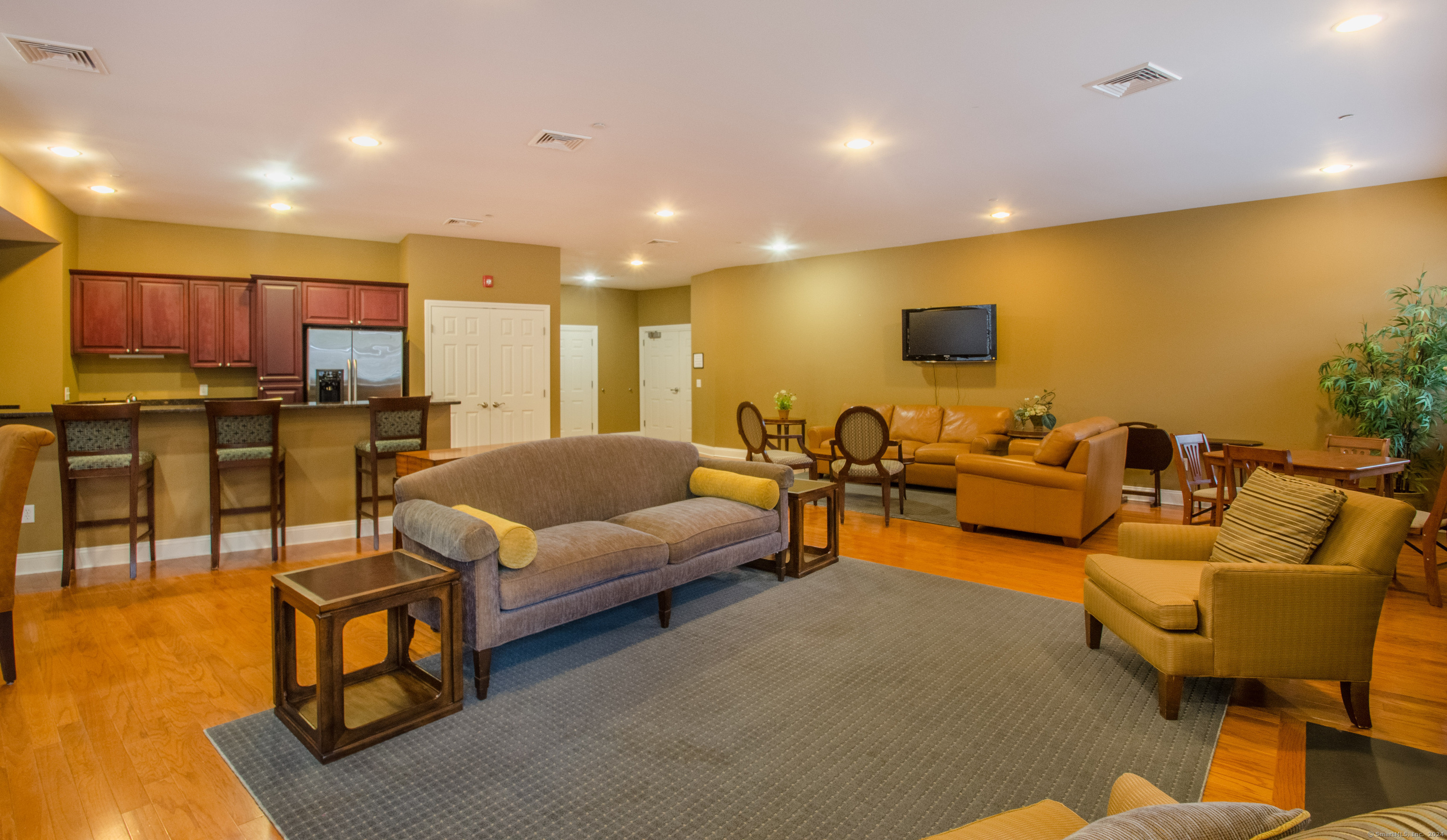 1 King Philip Drive 407