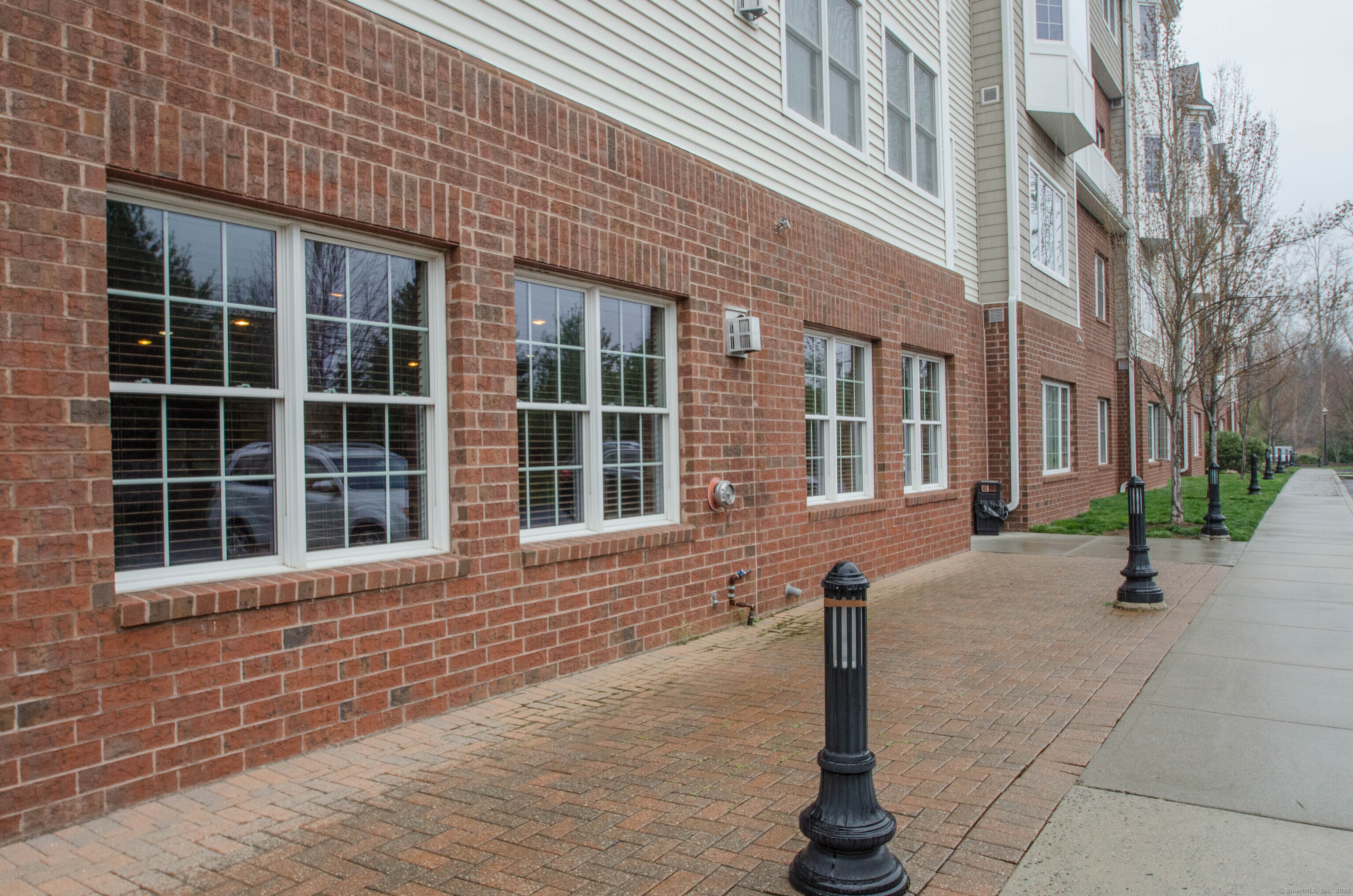 1 King Philip Drive 407