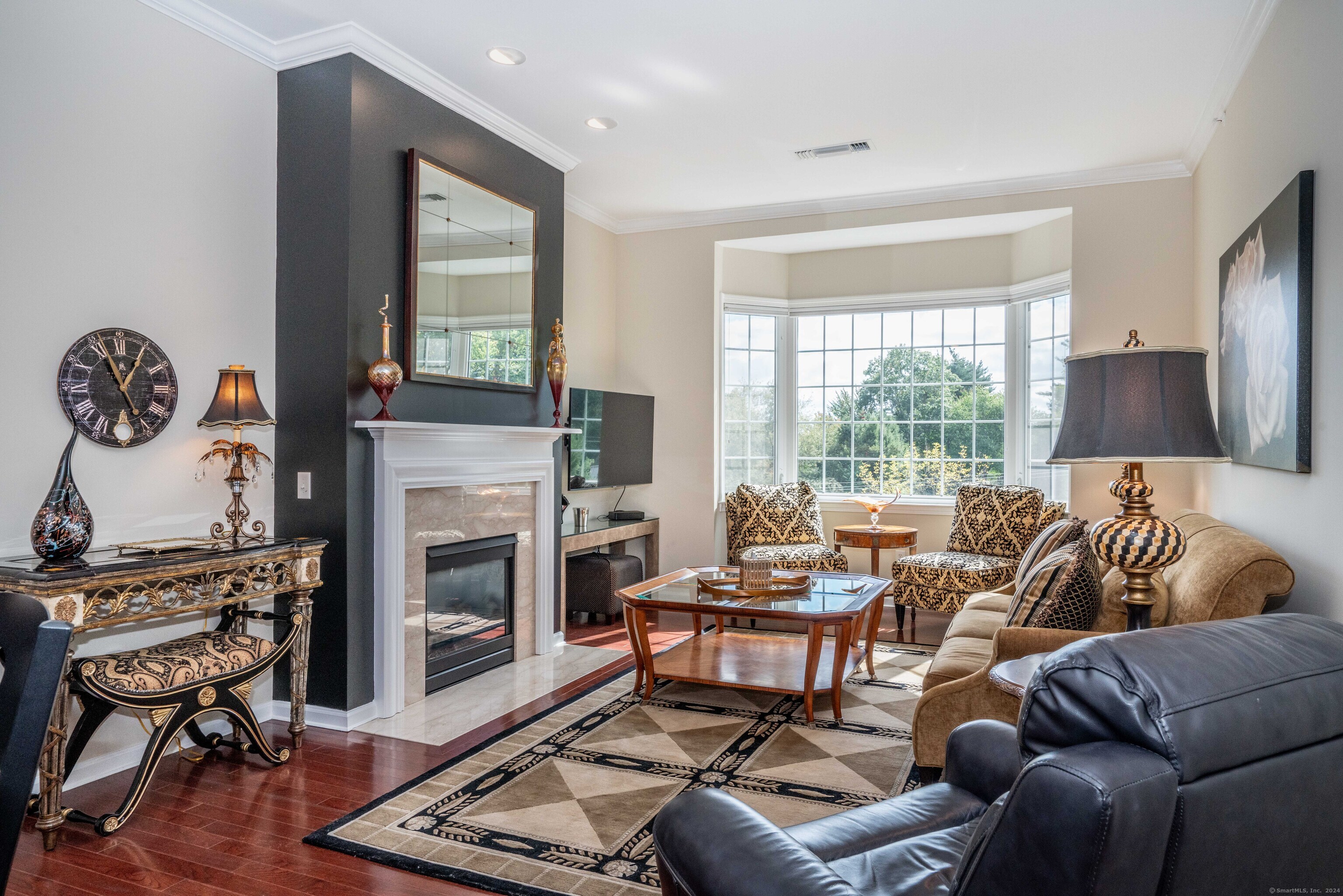 1 King Philip Drive 407