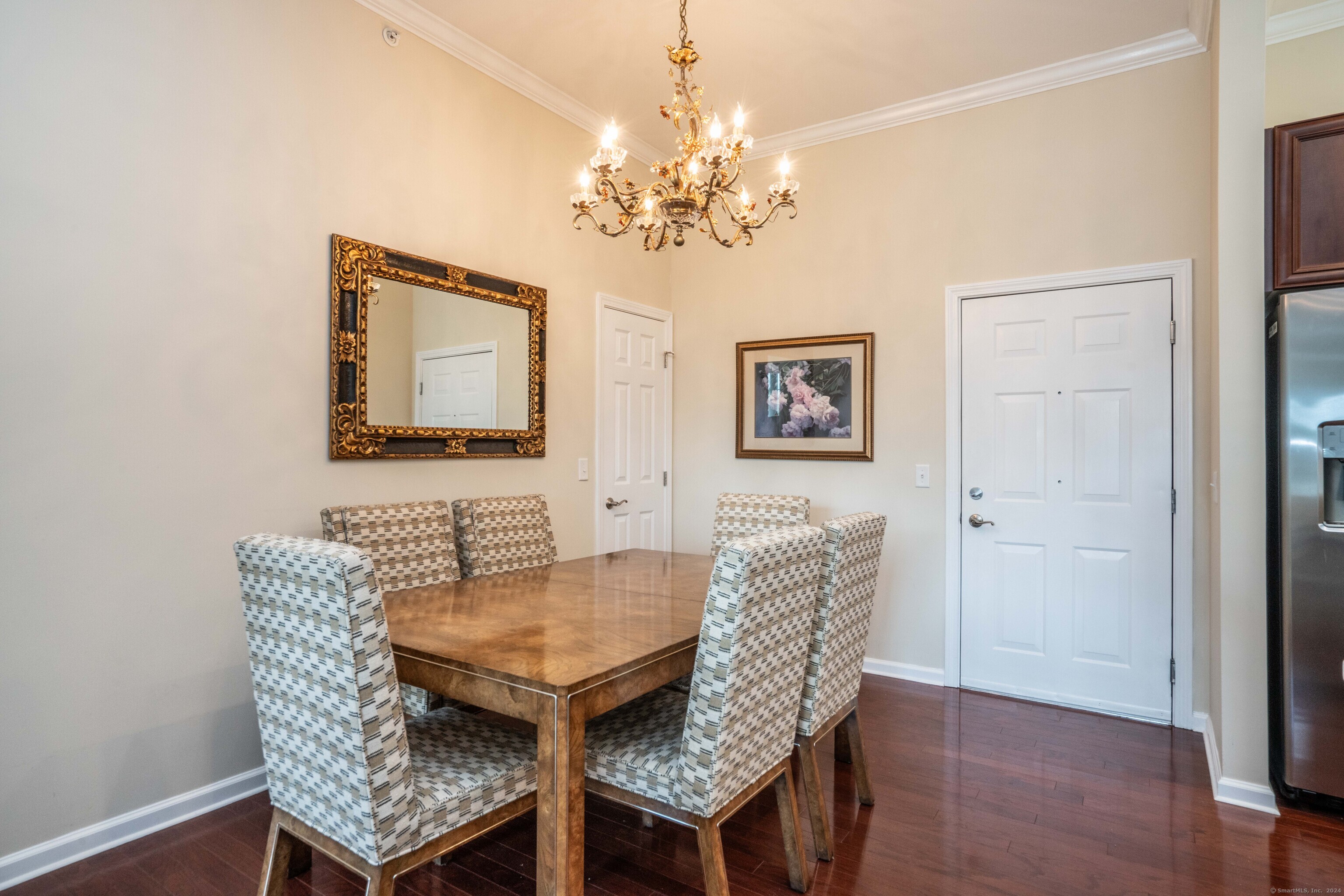 1 King Philip Drive 407