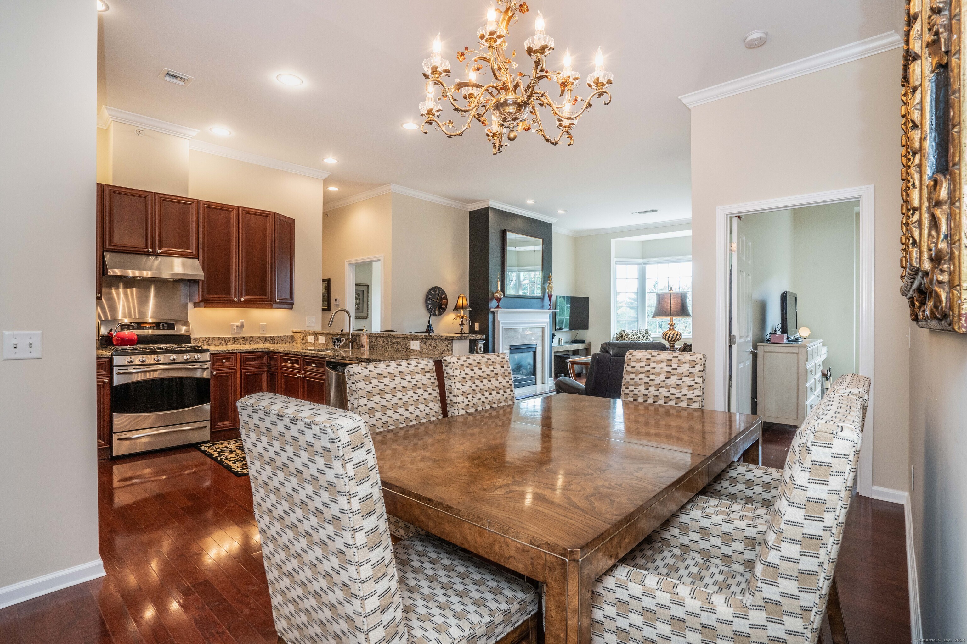1 King Philip Drive 407