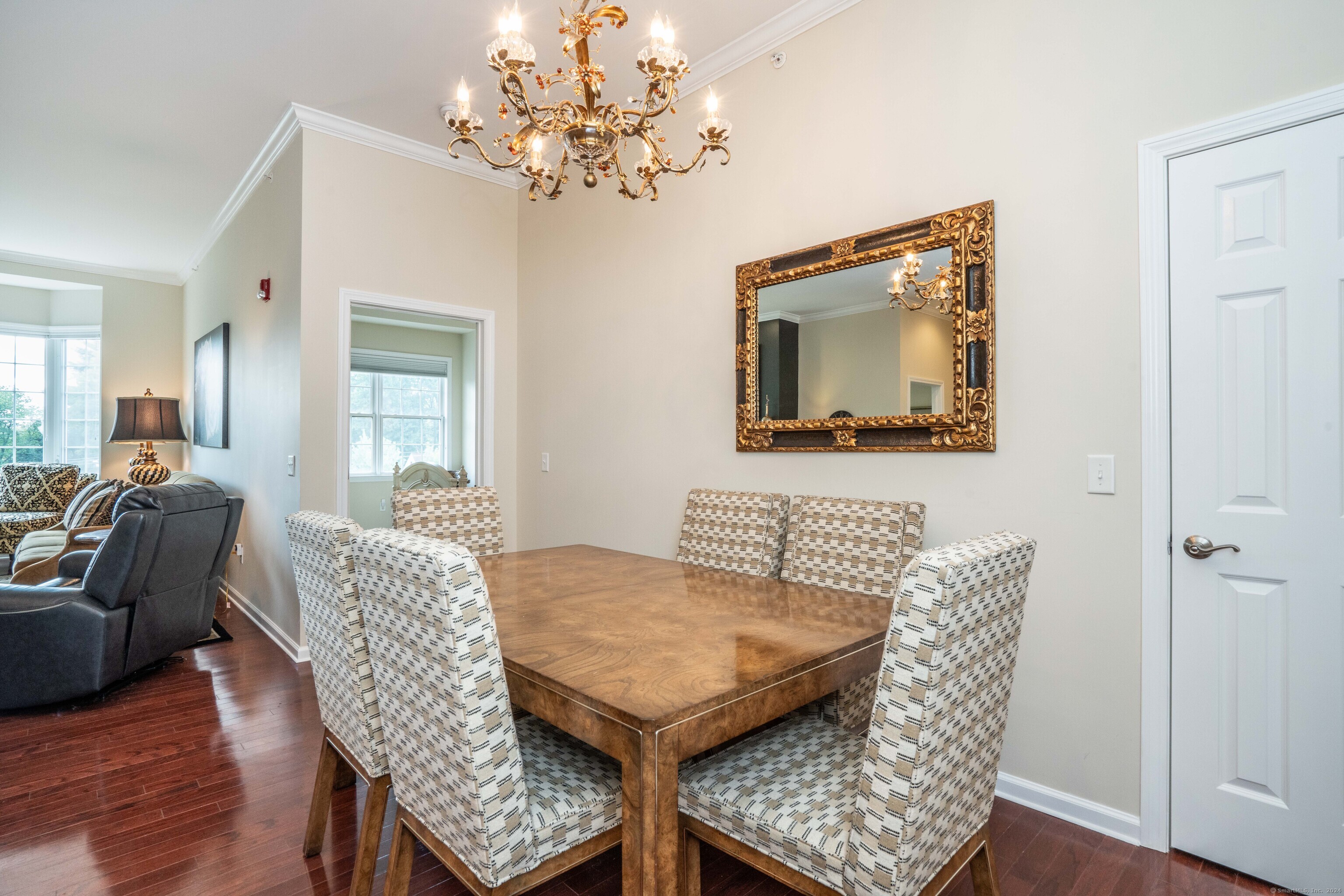 1 King Philip Drive 407