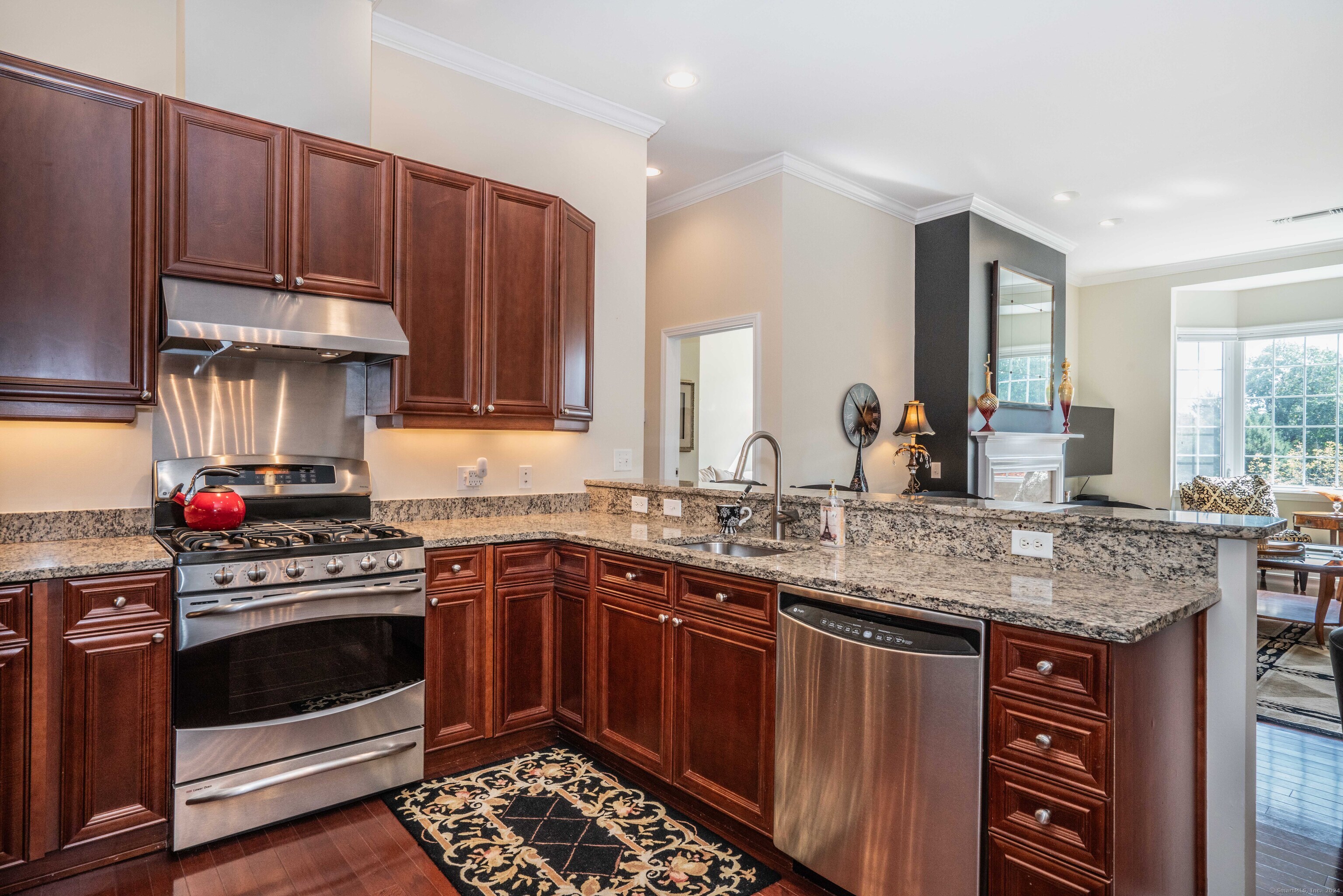 1 King Philip Drive 407