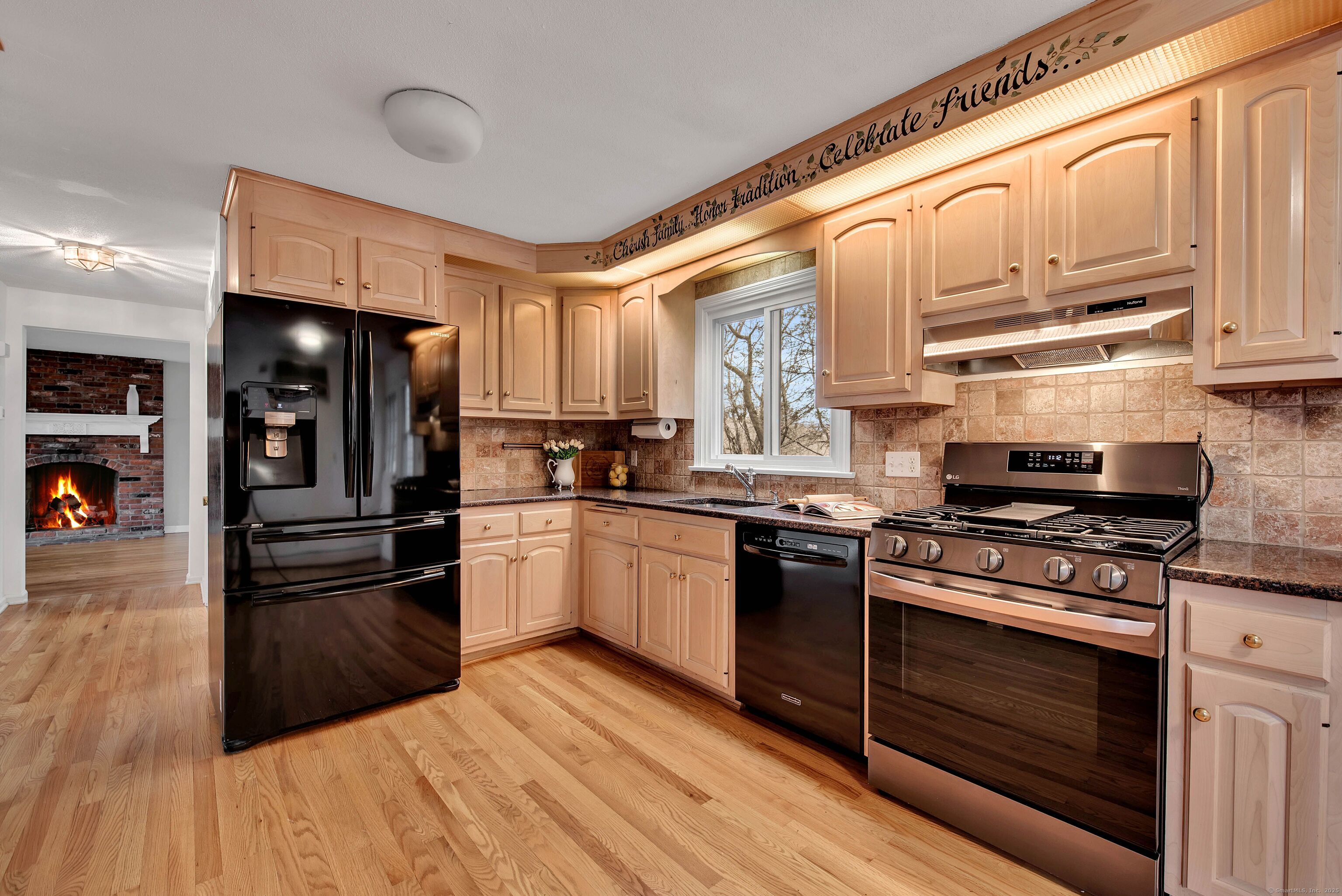 77 Hemlock Ridge