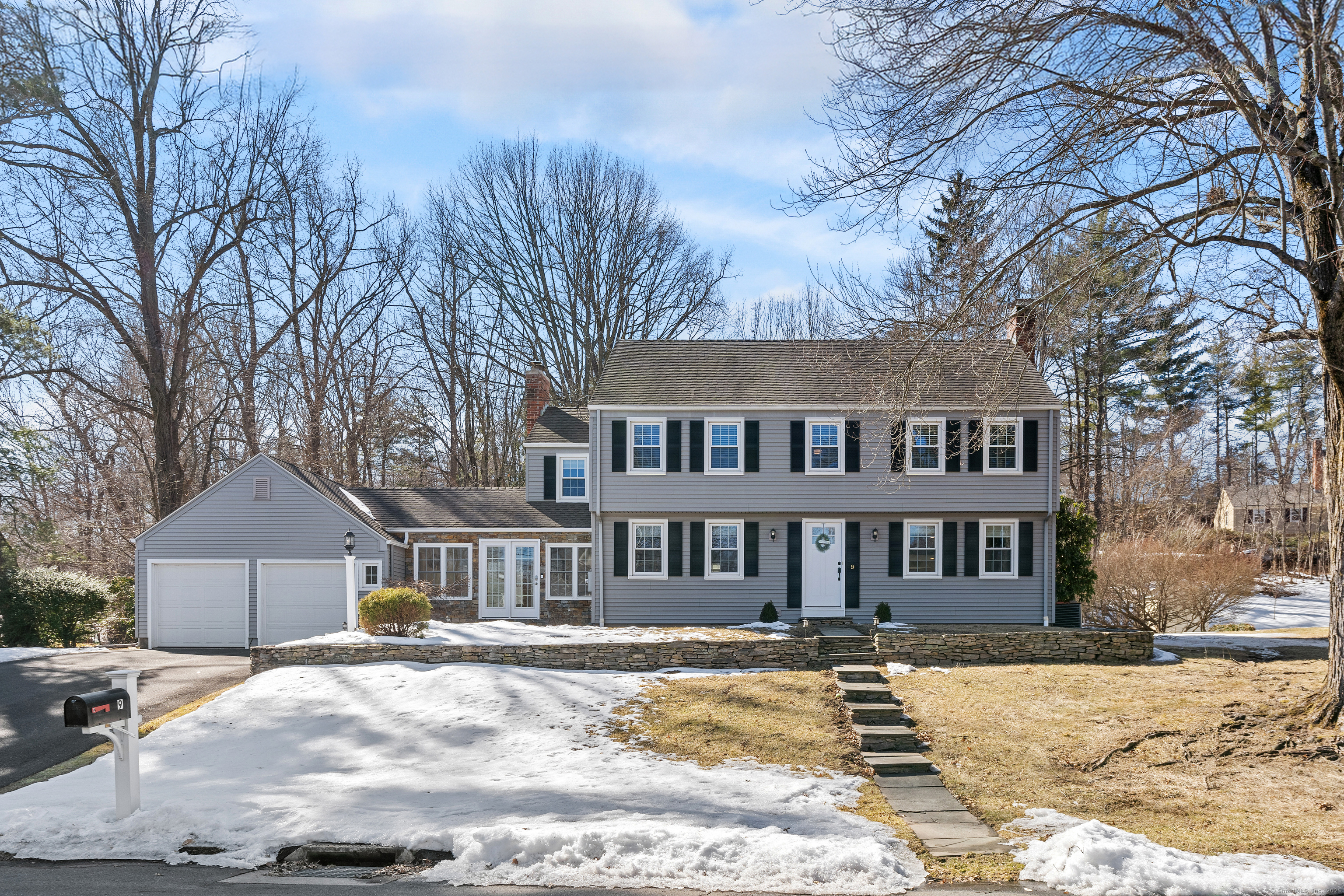 9 Glen Hollow