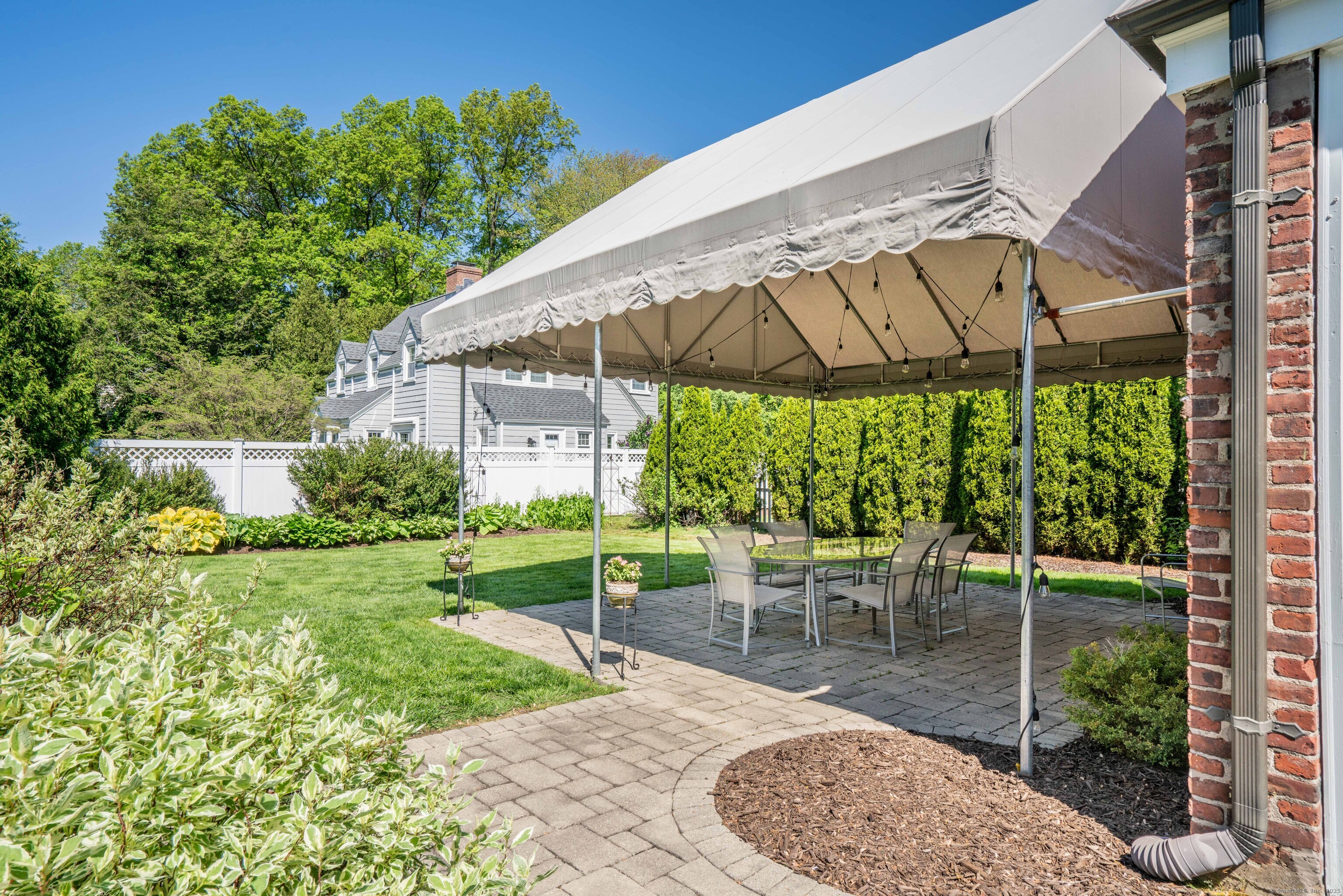 341 Quaker Lane North