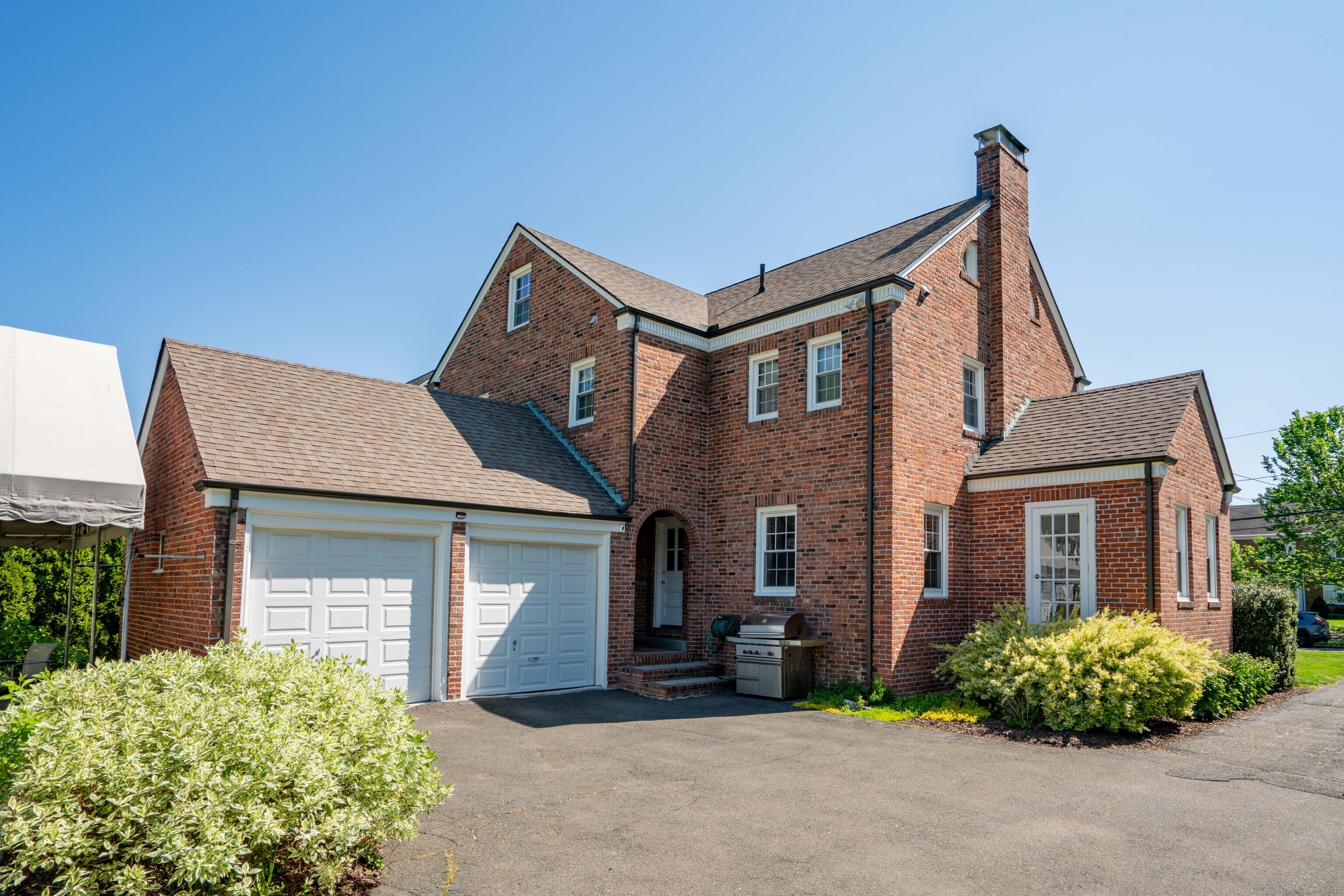 341 Quaker Lane North