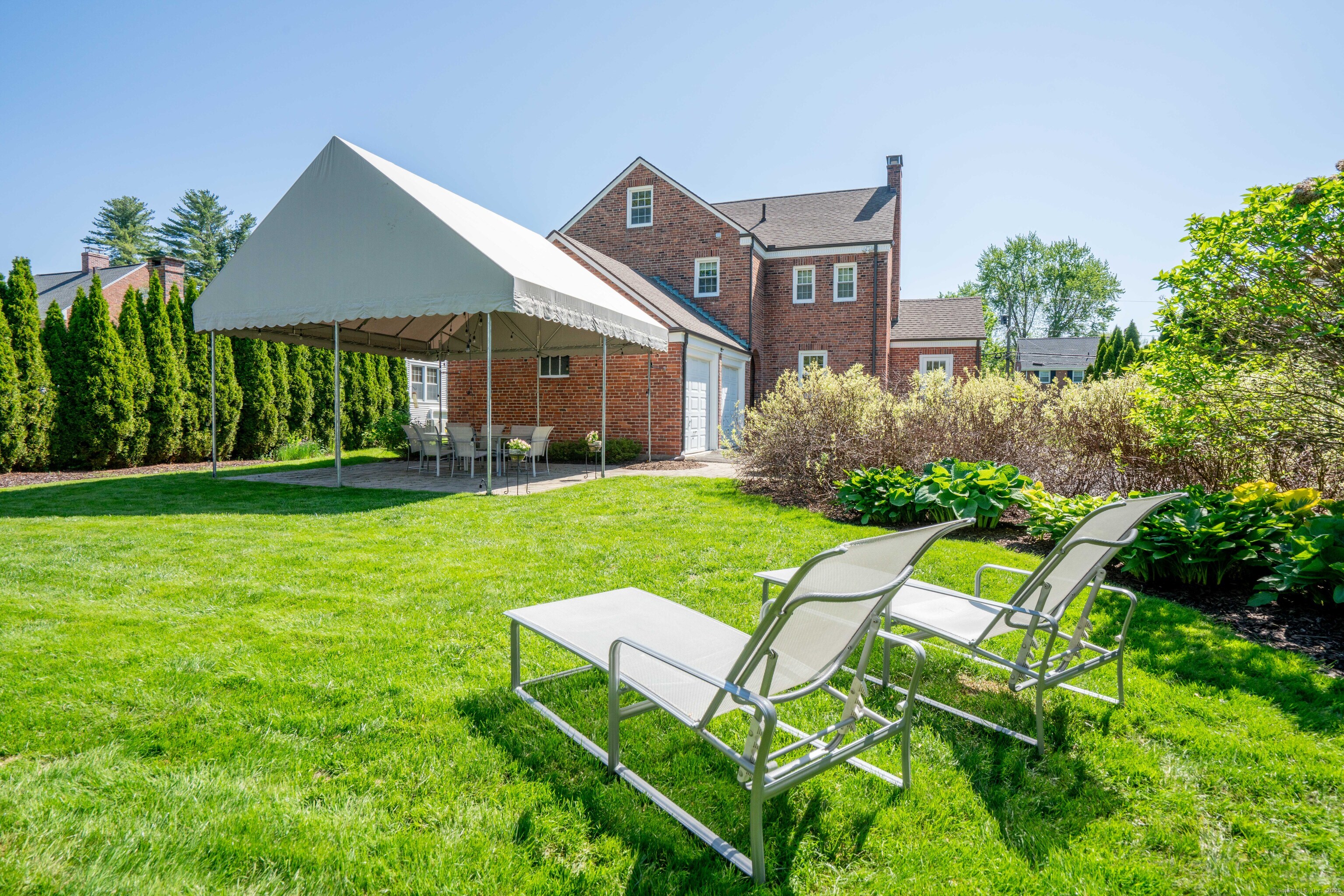 341 Quaker Lane North