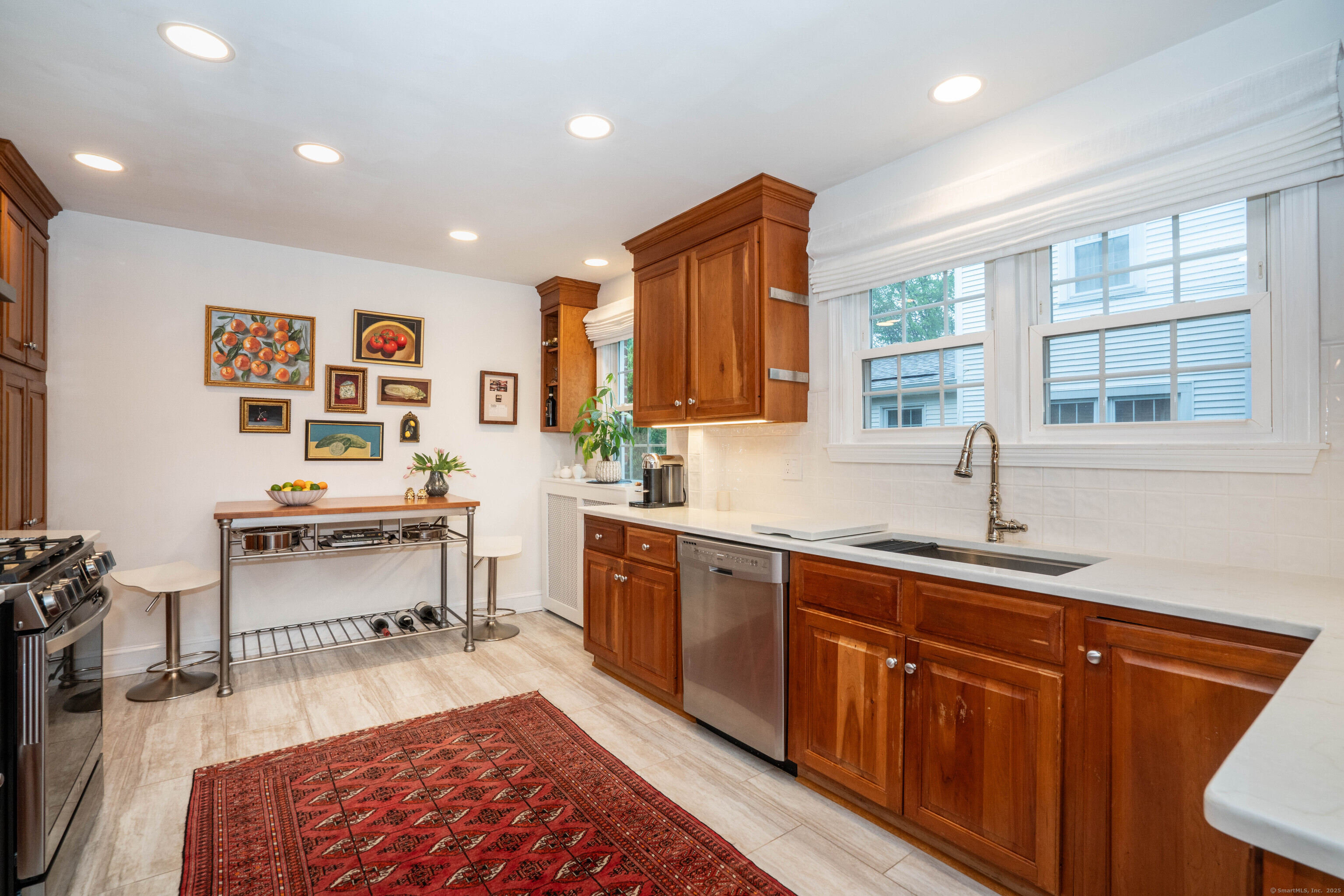 341 Quaker Lane North