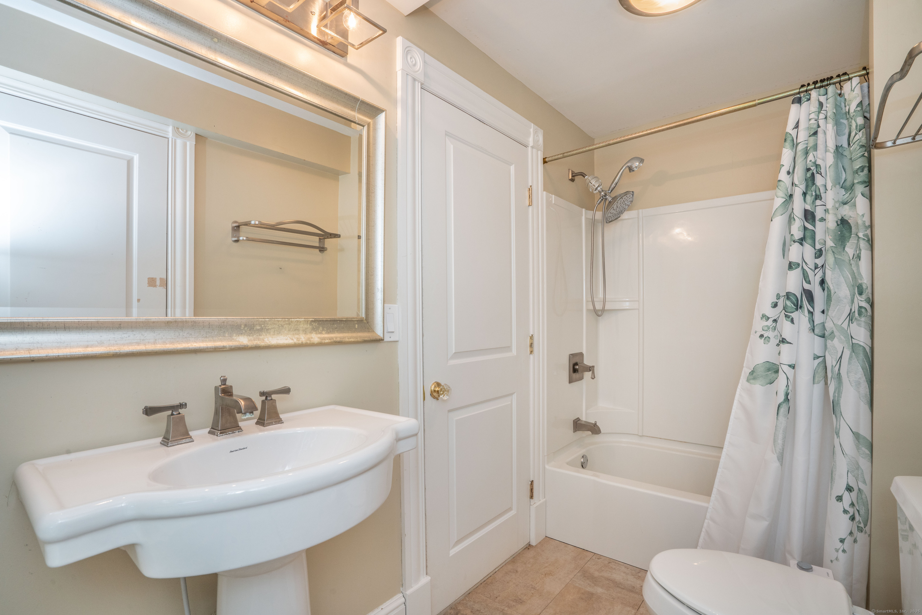 26 Old Hartford Avenue 26
