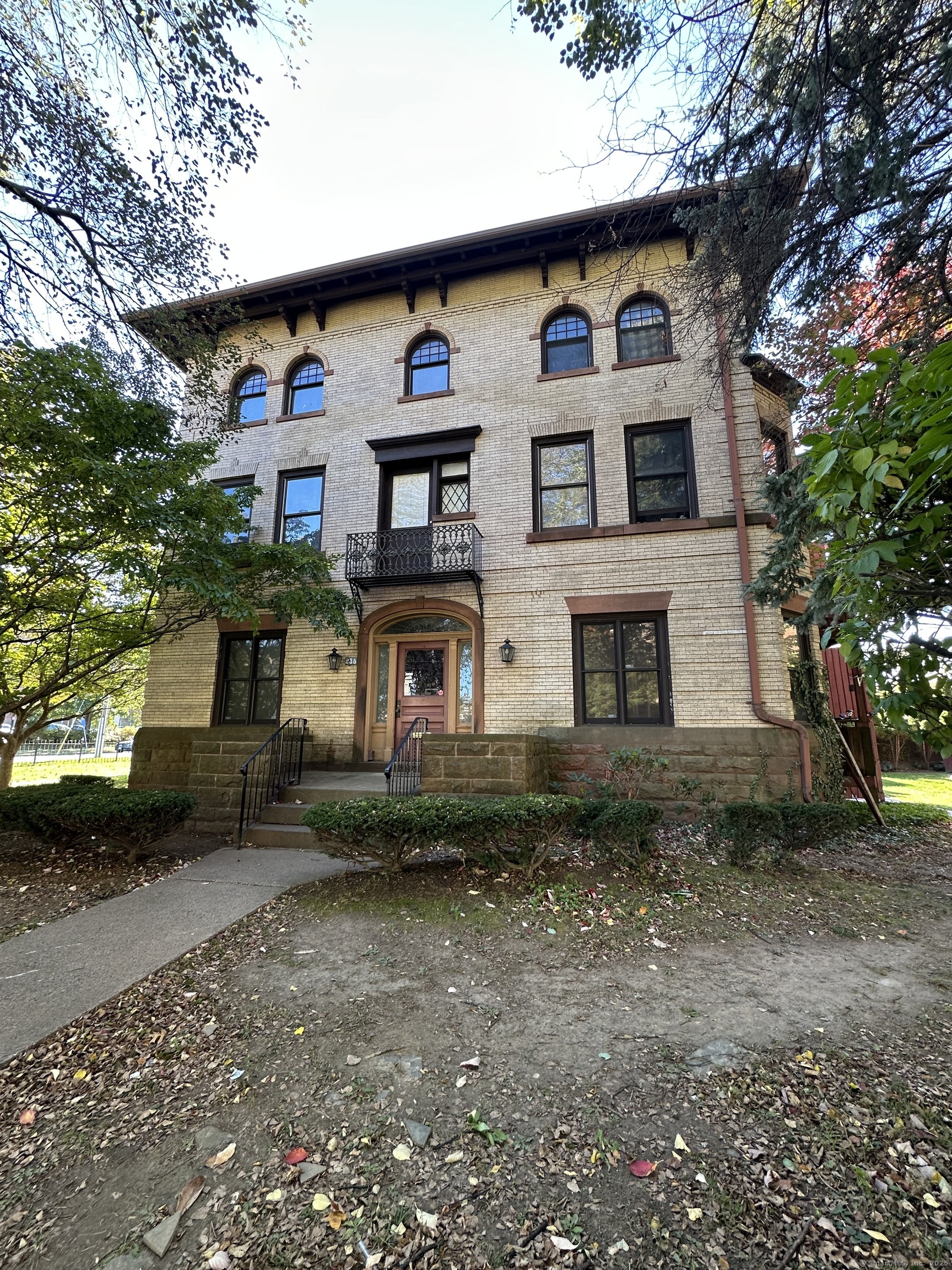 235 Farmington Avenue A