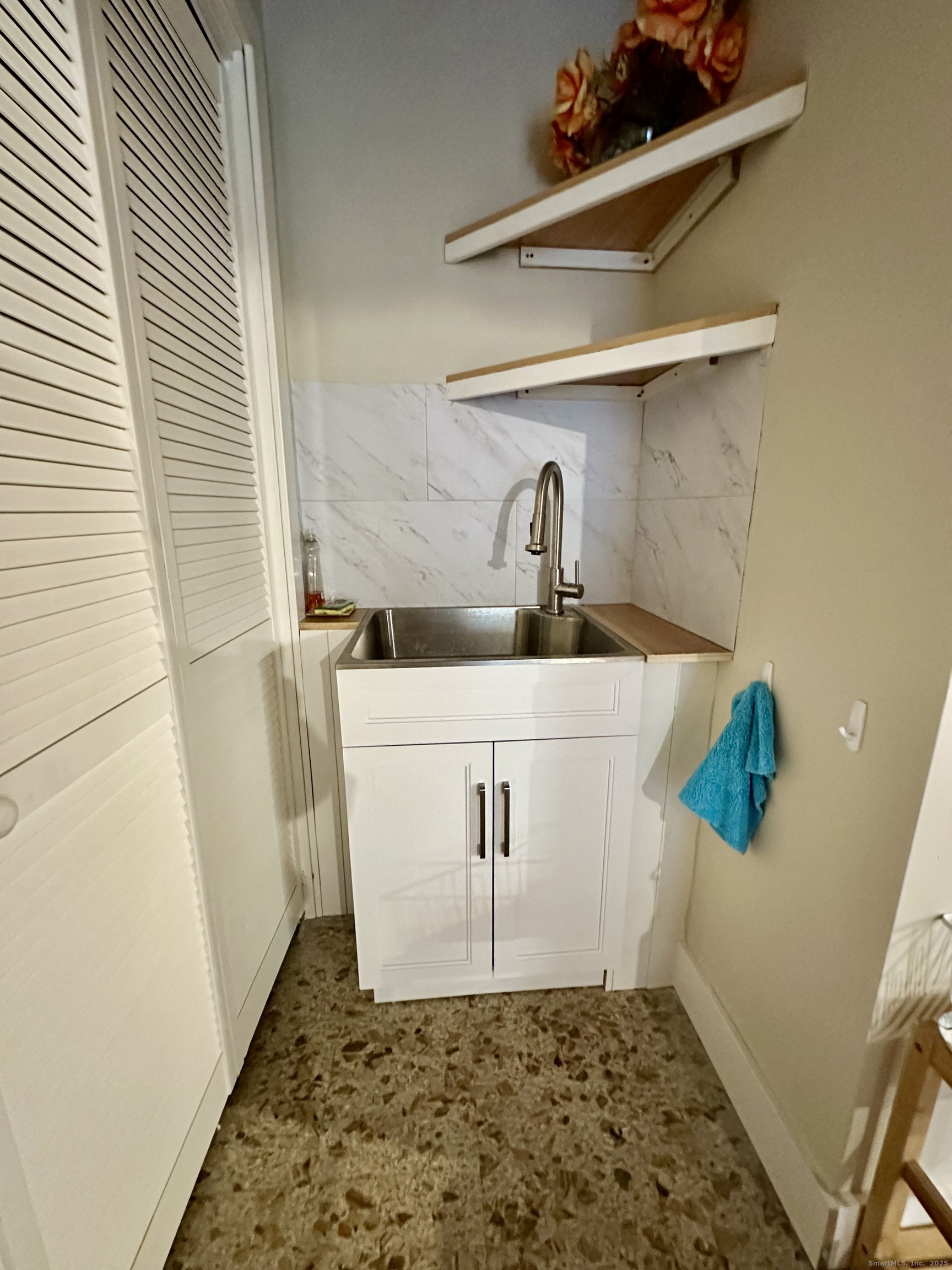 19 Talcott Mountain Road