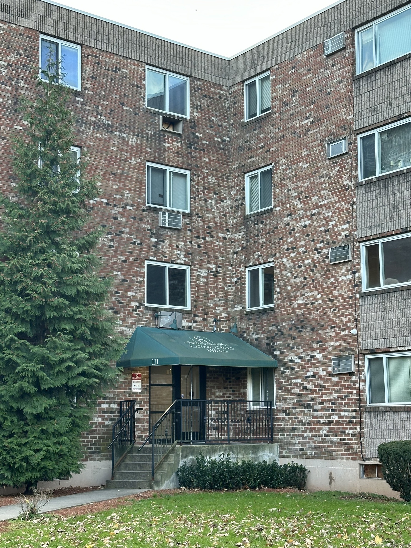 111 Sherbrooke Avenue 128