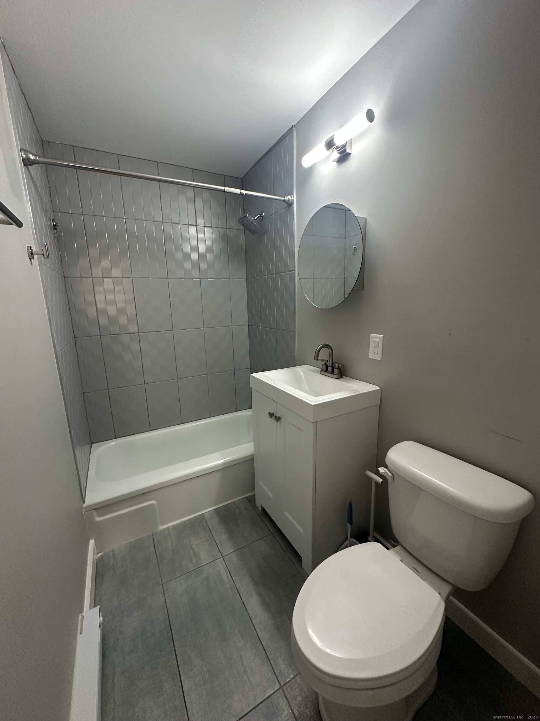 111 Sherbrooke Avenue 128