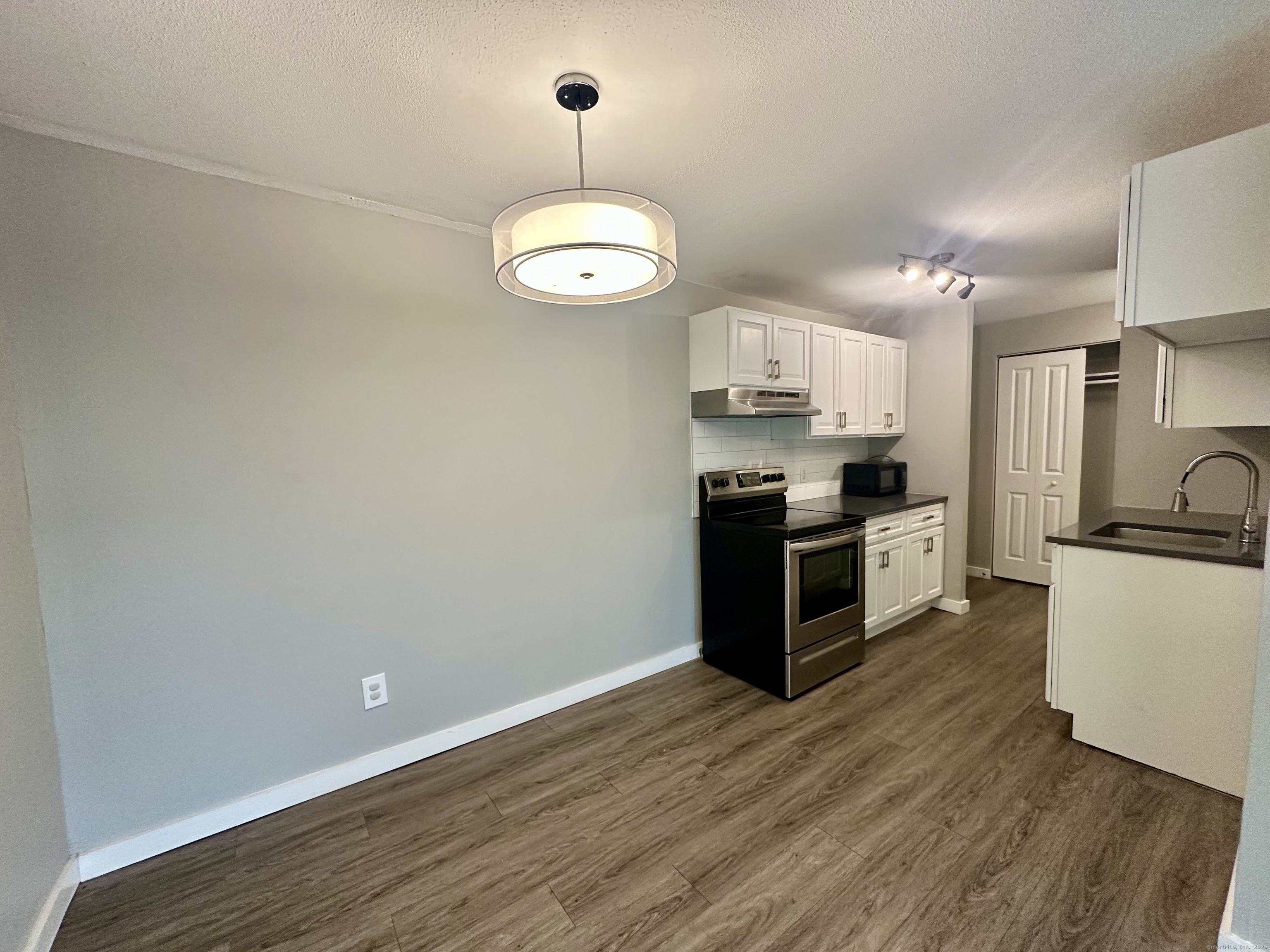 111 Sherbrooke Avenue 127