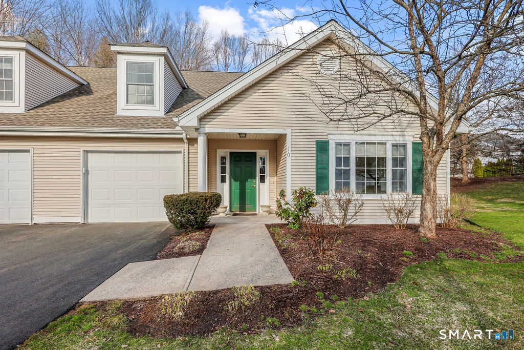 10 Eaton Circle 10