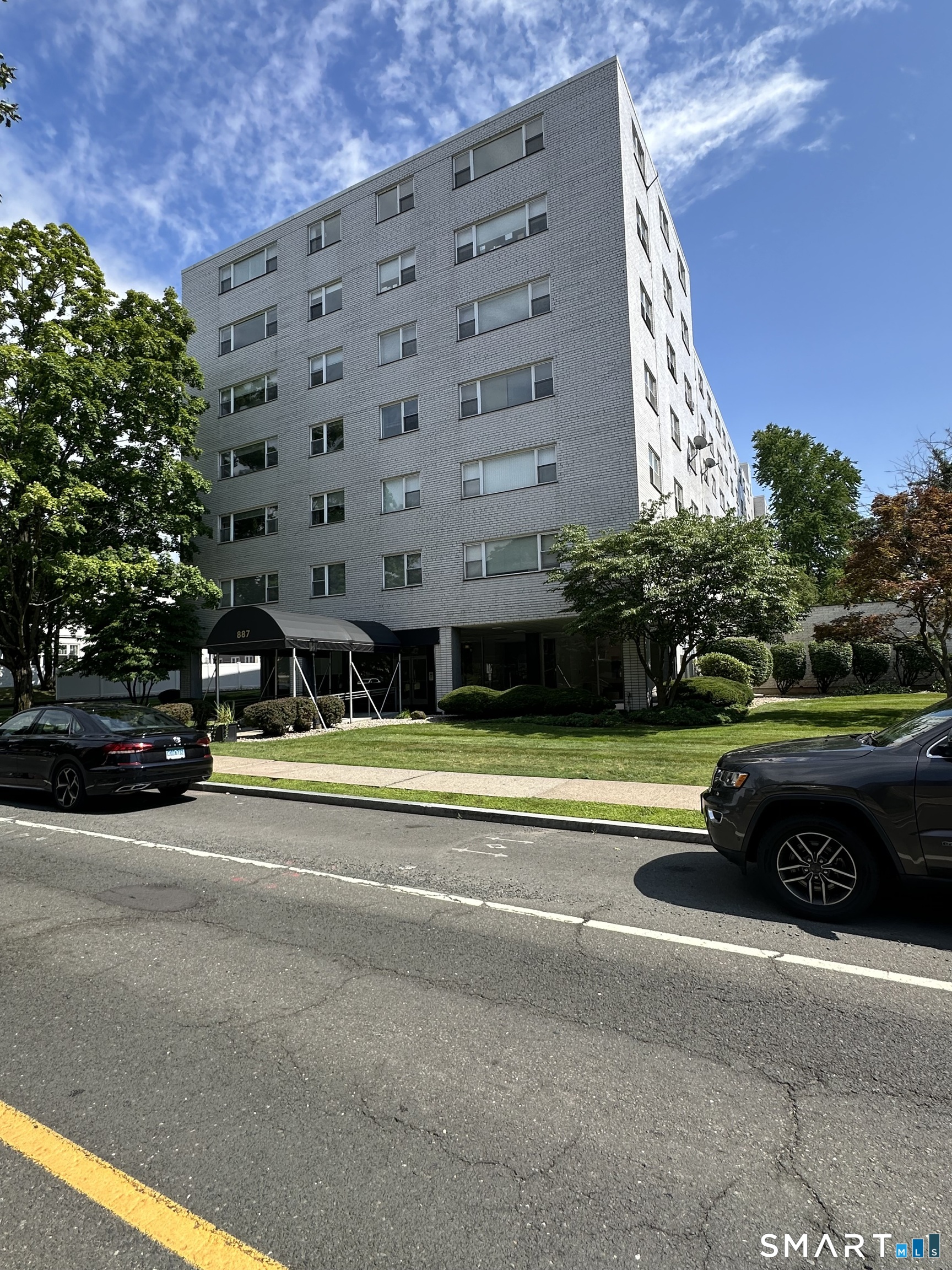 887 Farmington Avenue Unit: 2I