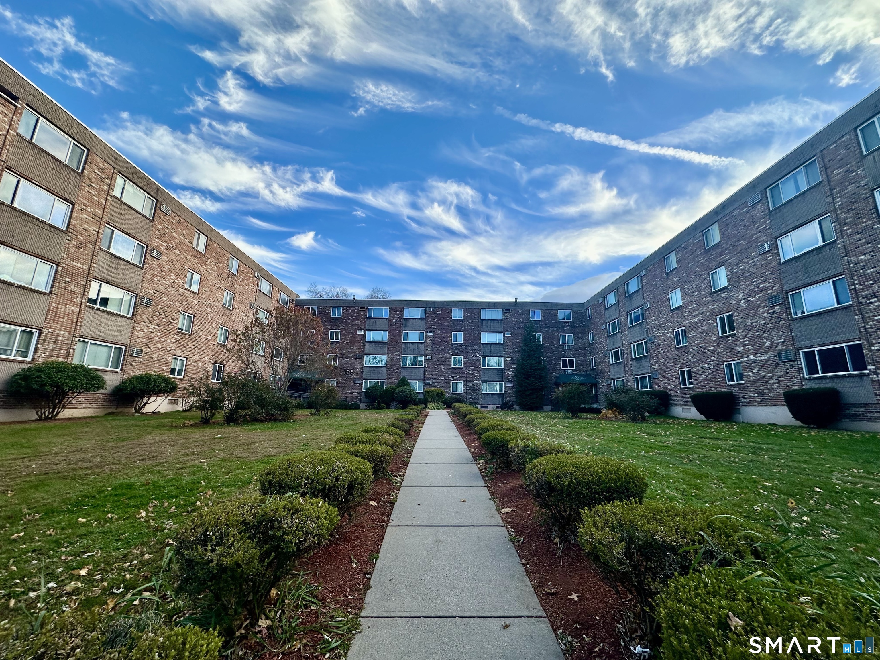 111 Sherbrooke Avenue Unit: 111