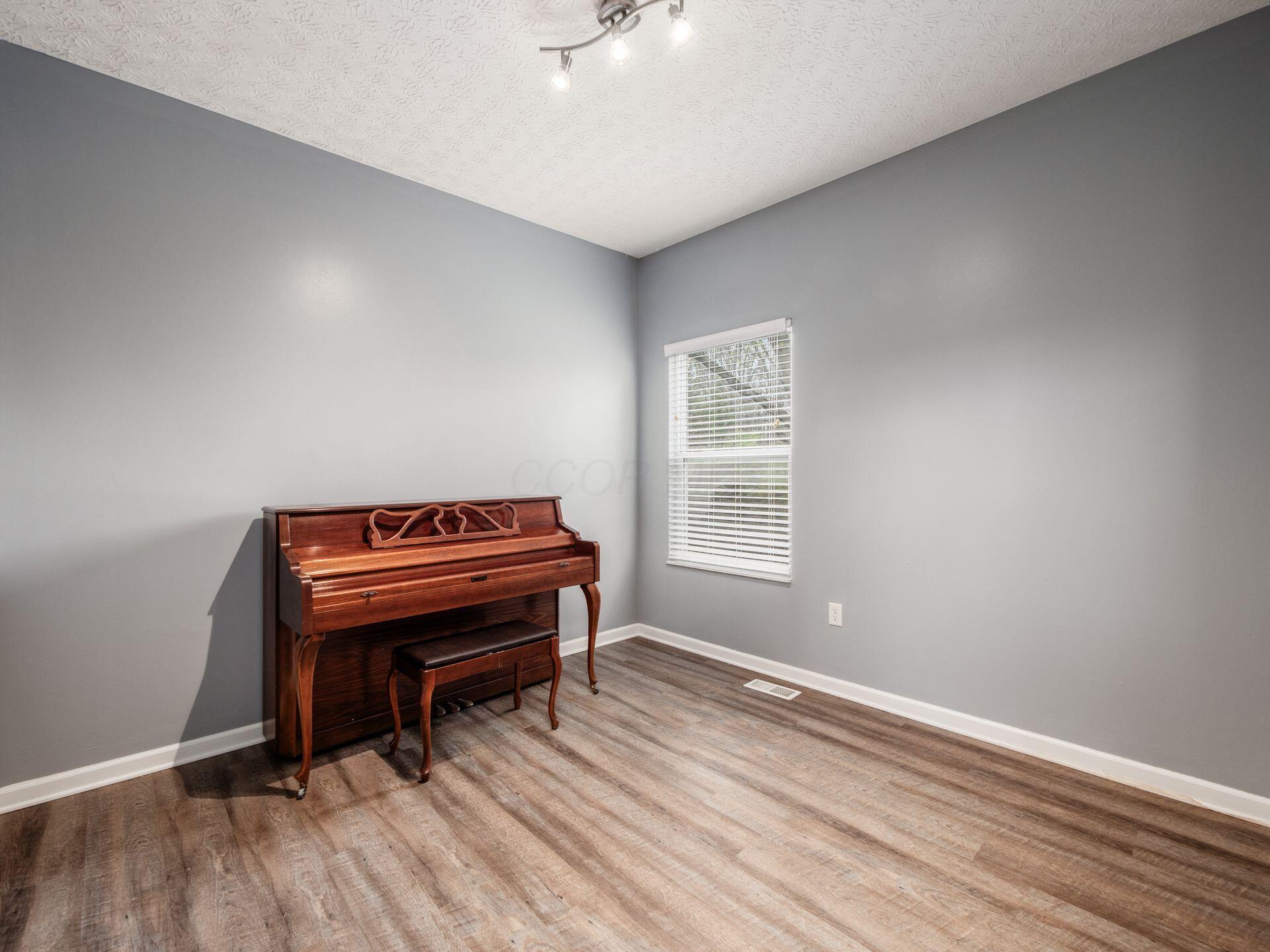 1328 Royal Oak Drive
