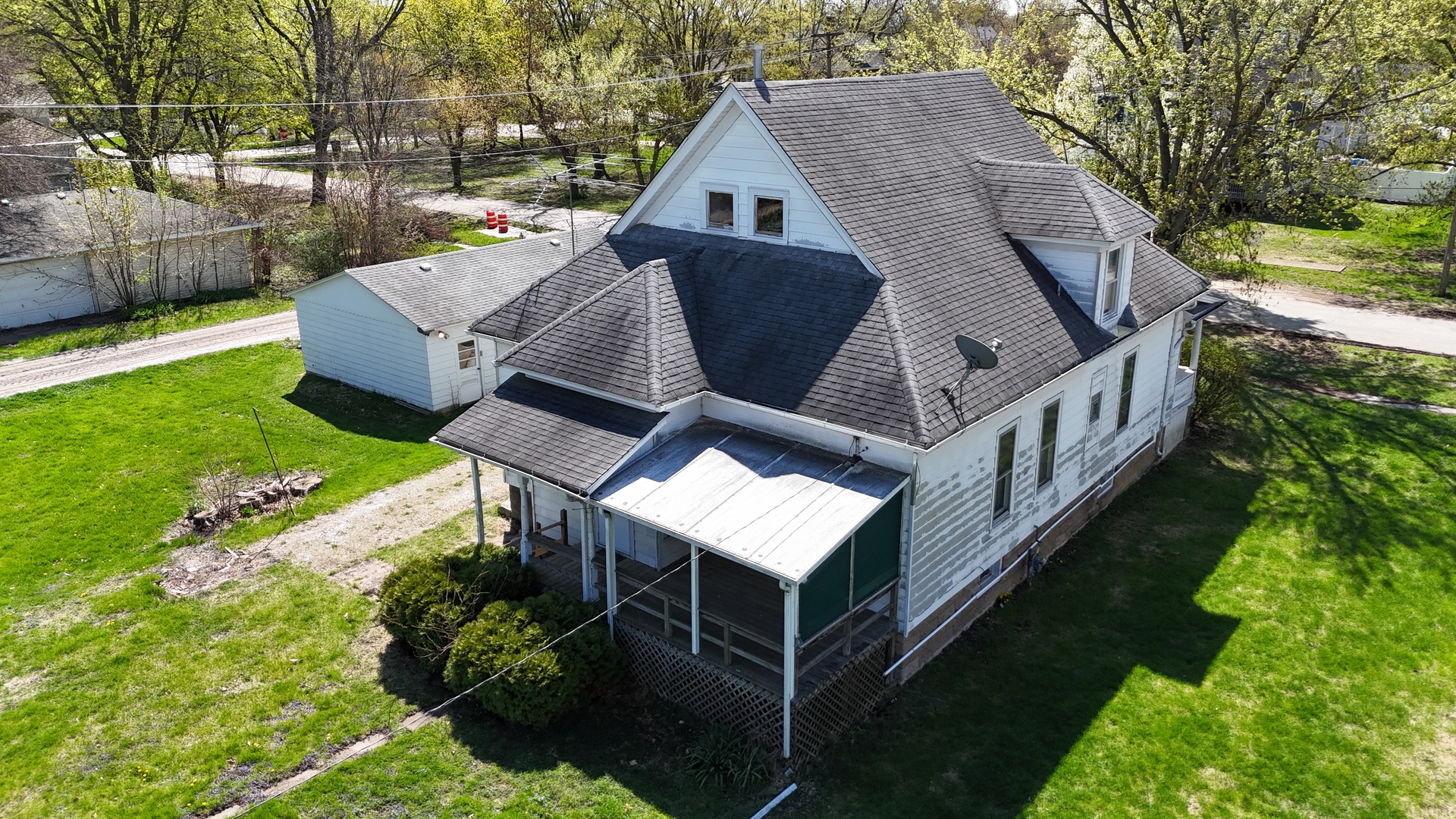 307 W Curtis Street