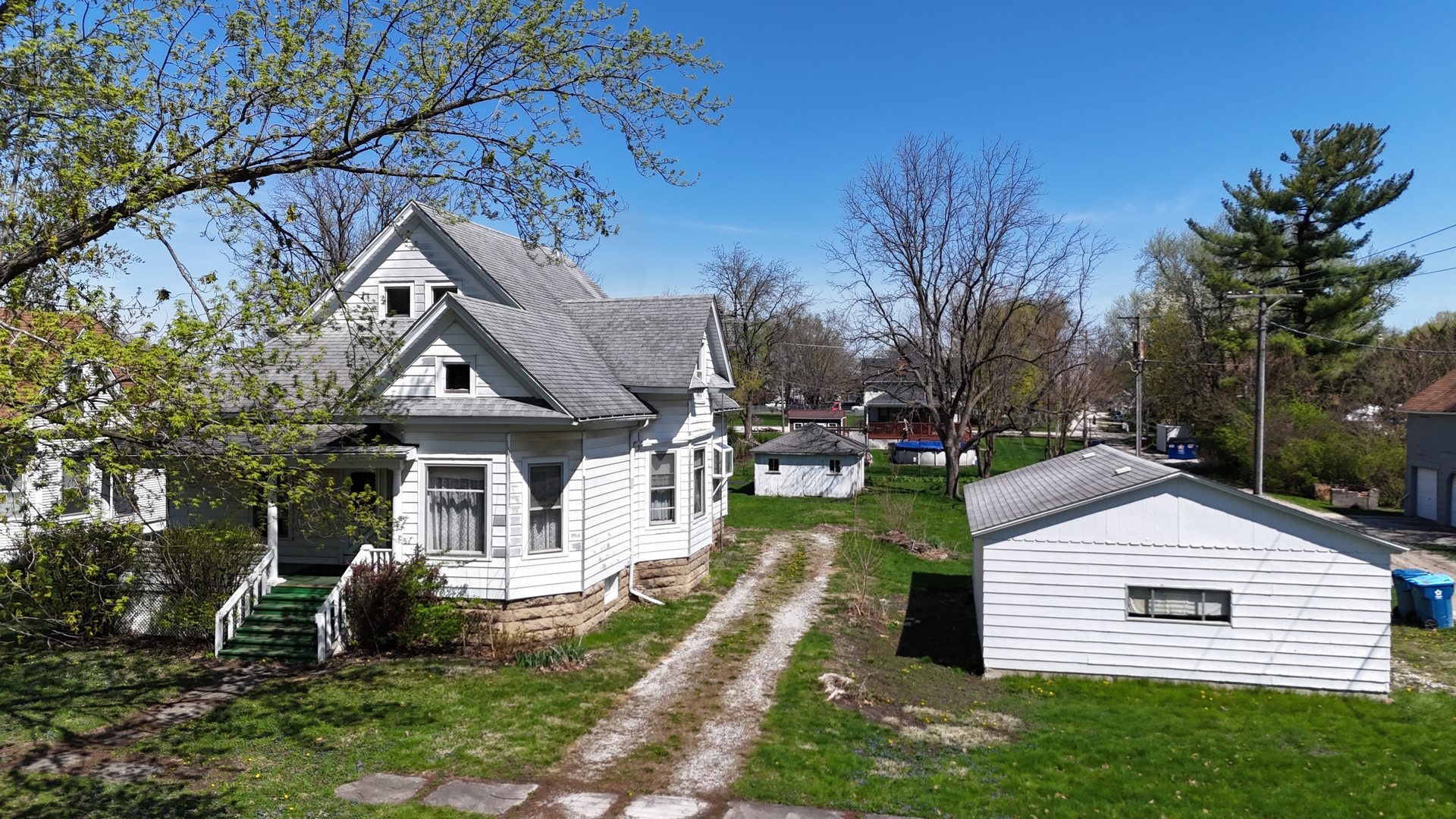 307 W Curtis Street