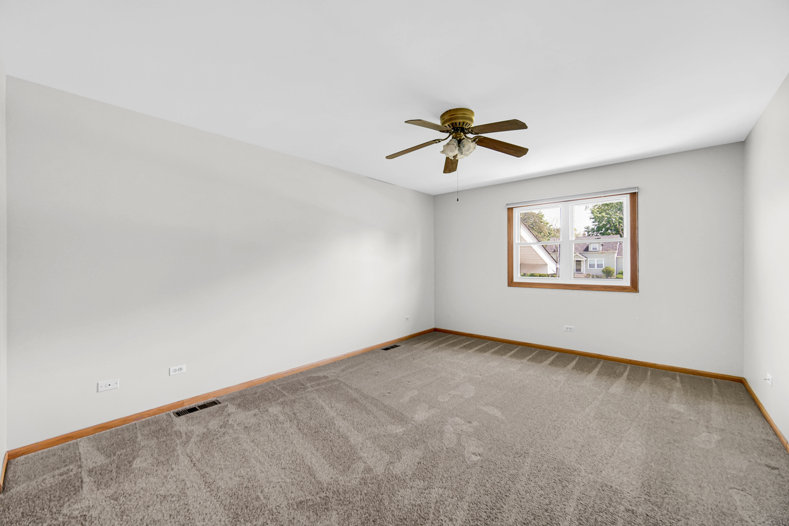300 W Woodlawn Road
