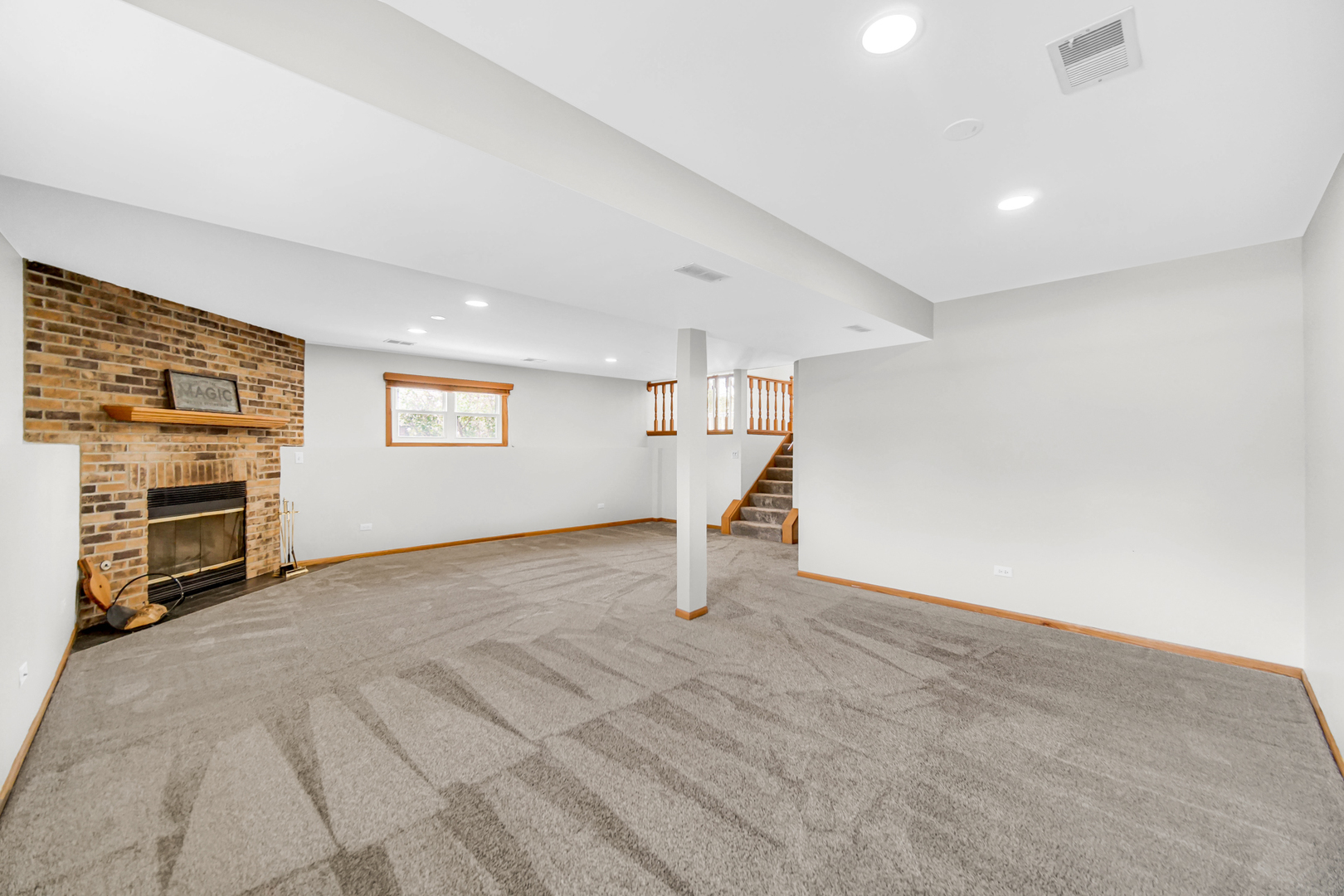 300 W Woodlawn Road