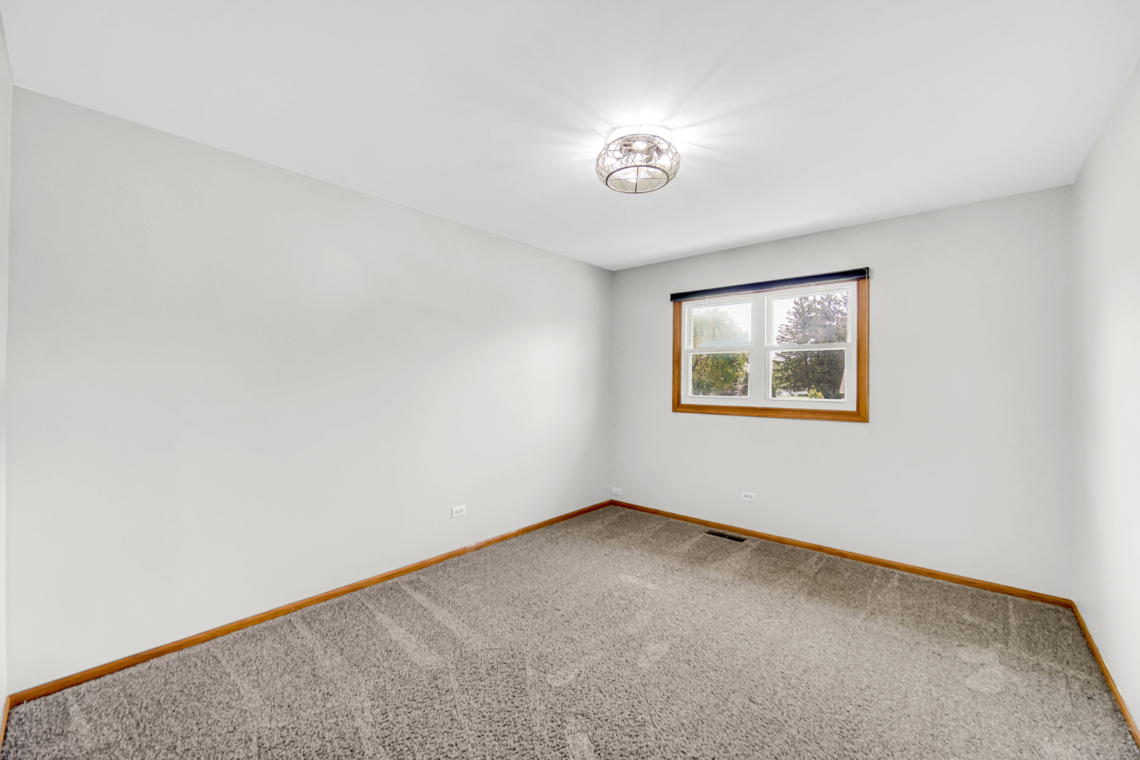 300 W Woodlawn Road