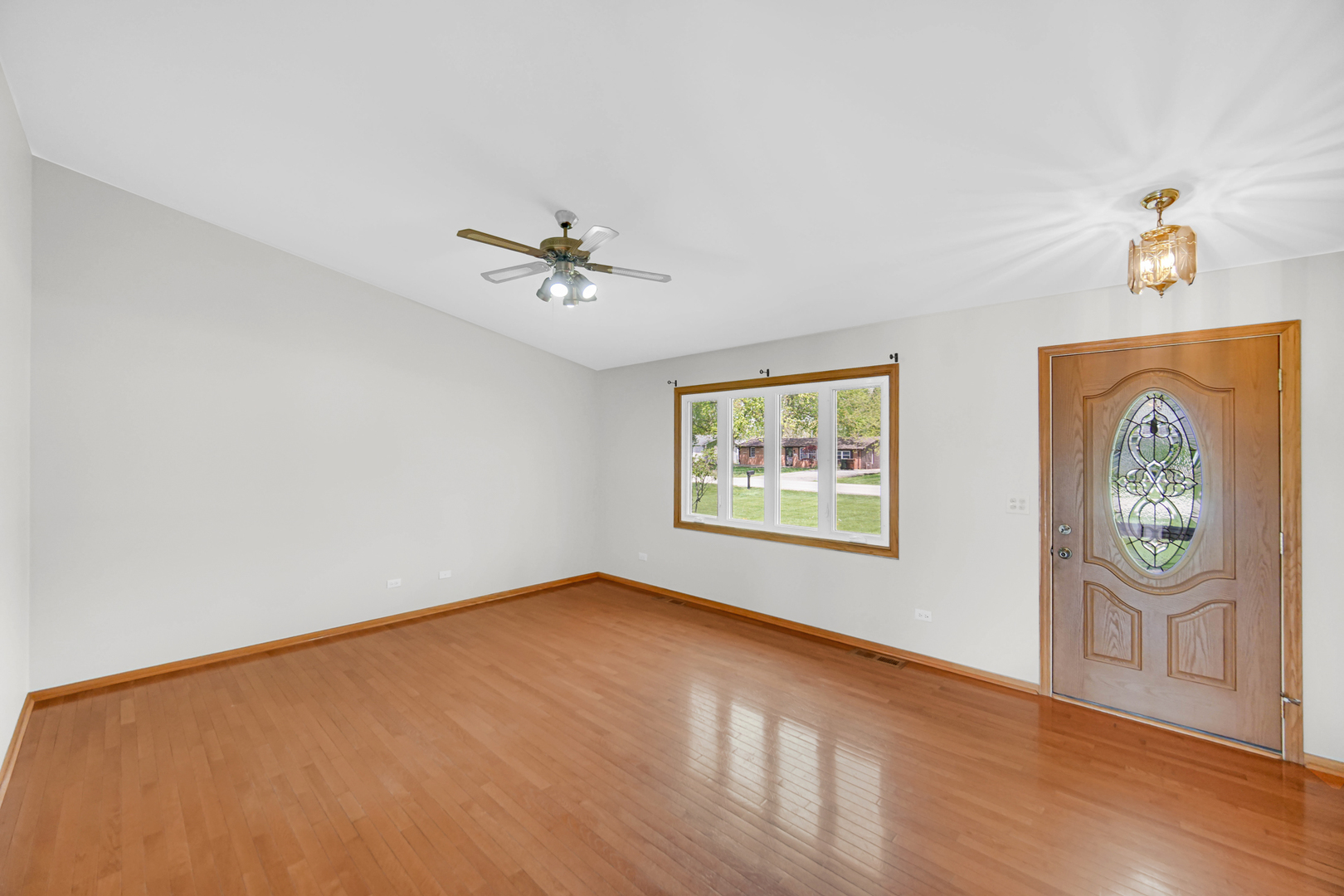 300 W Woodlawn Road