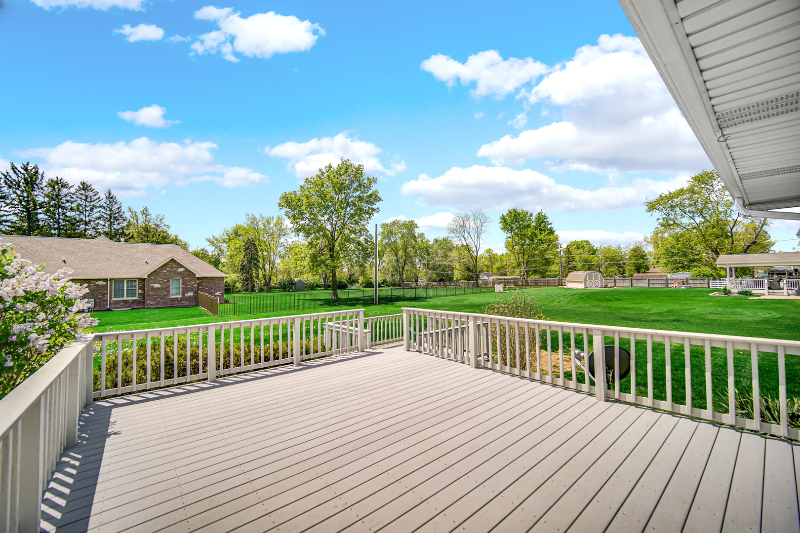 300 W Woodlawn Road