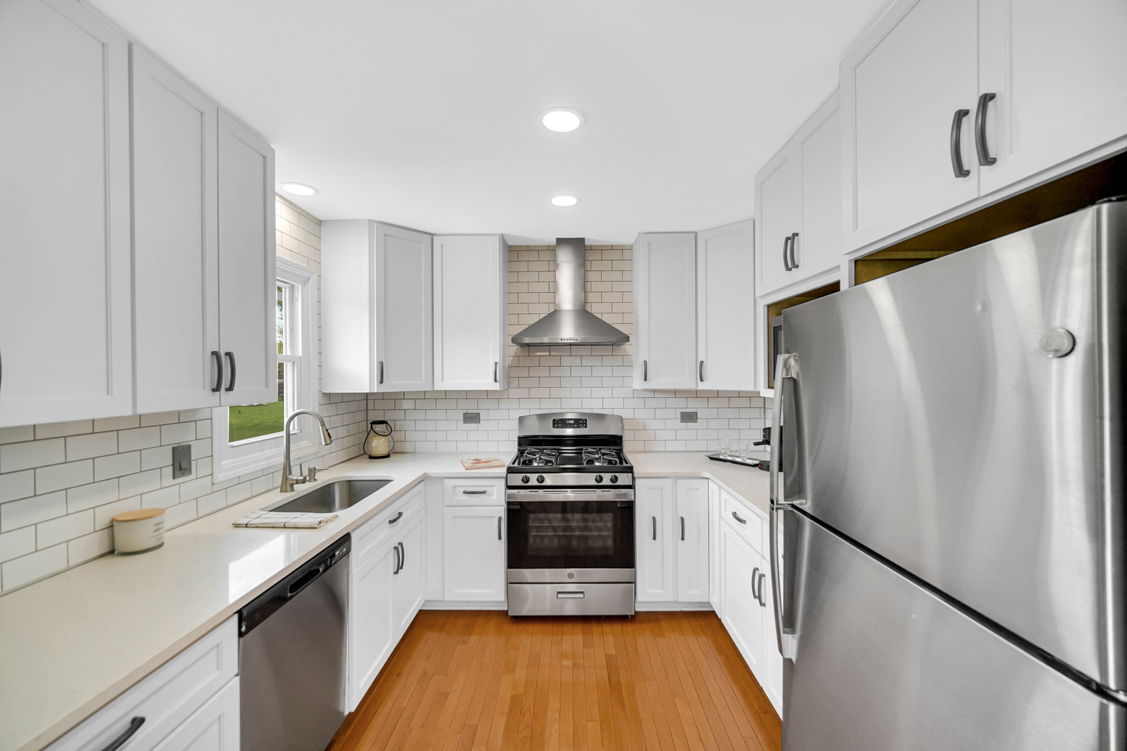 300 W Woodlawn Road