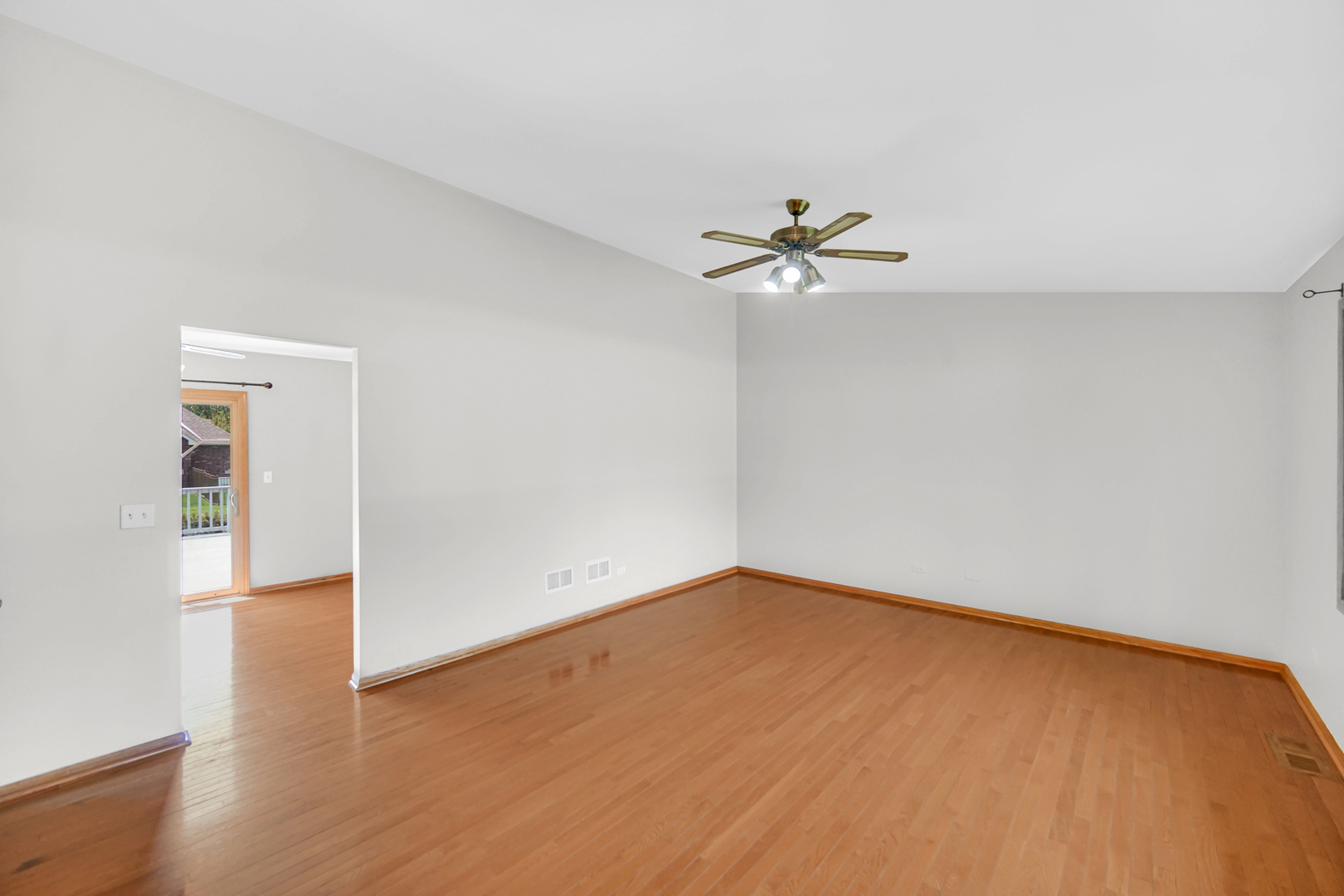 300 W Woodlawn Road