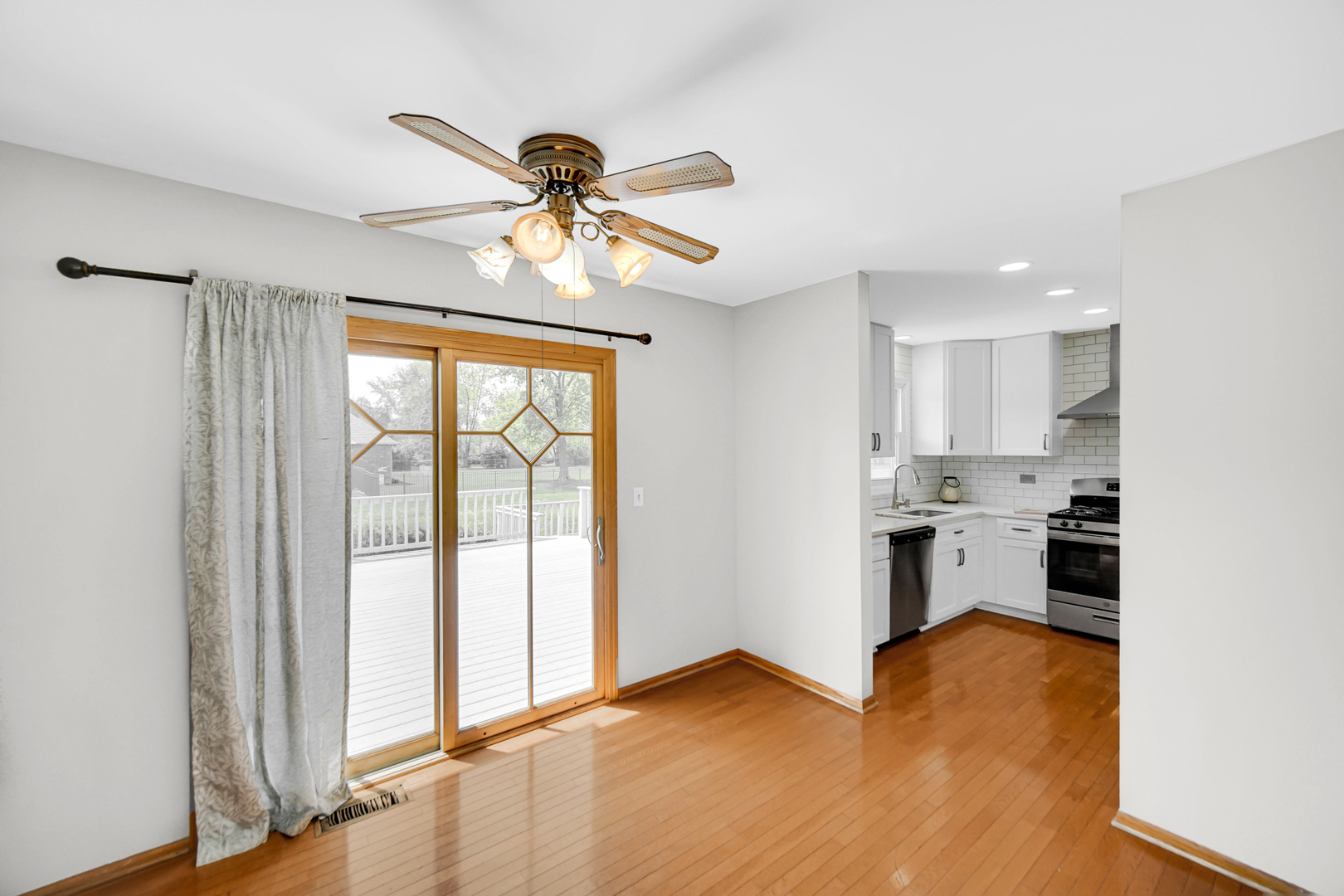 300 W Woodlawn Road