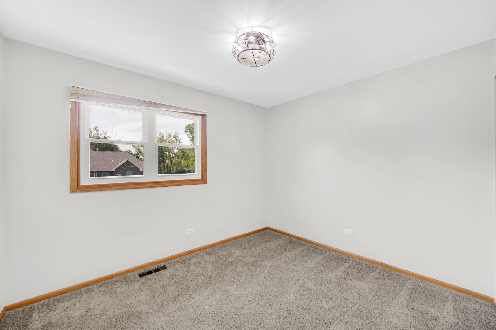 300 W Woodlawn Road