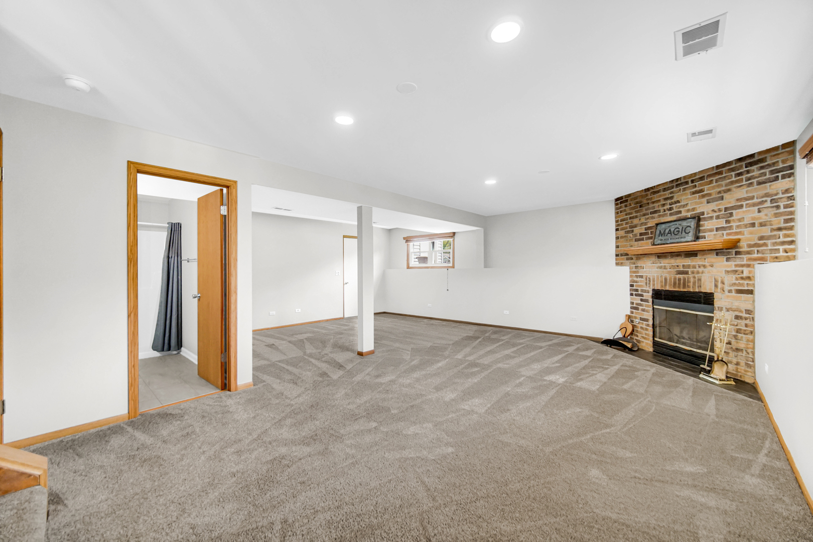 300 W Woodlawn Road