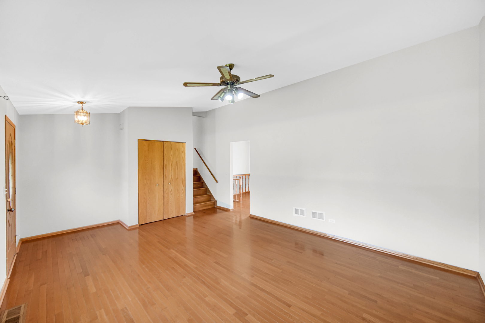 300 W Woodlawn Road