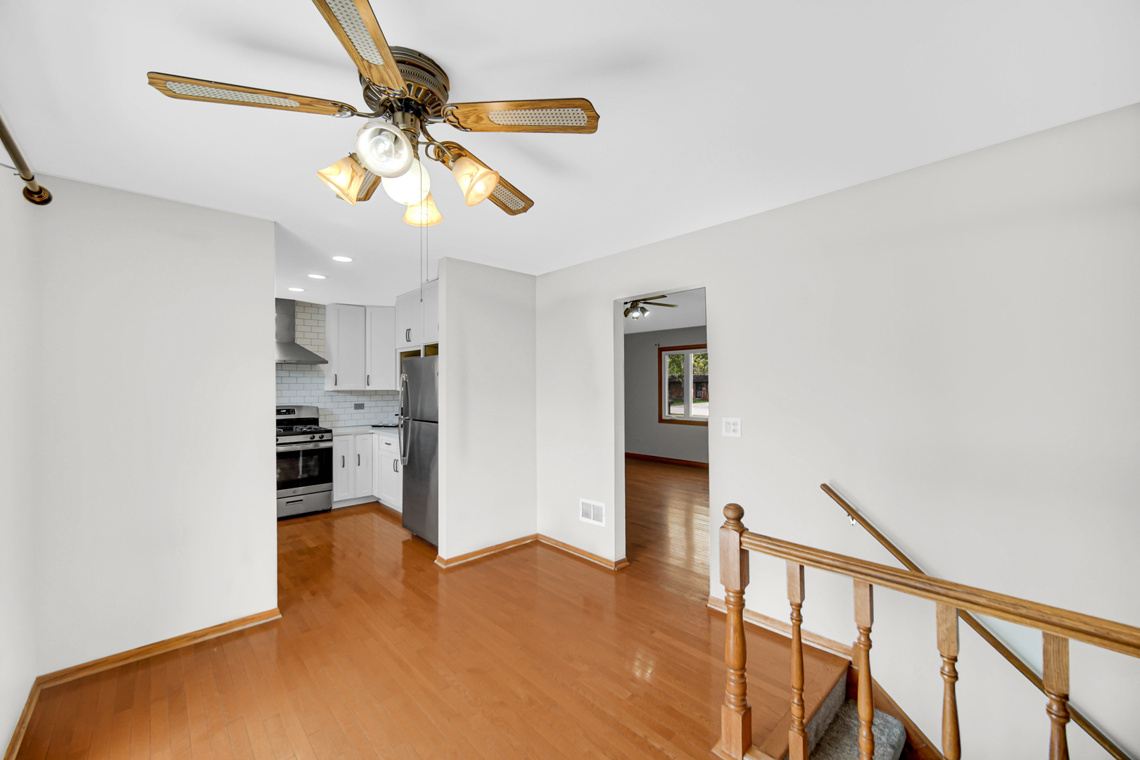 300 W Woodlawn Road