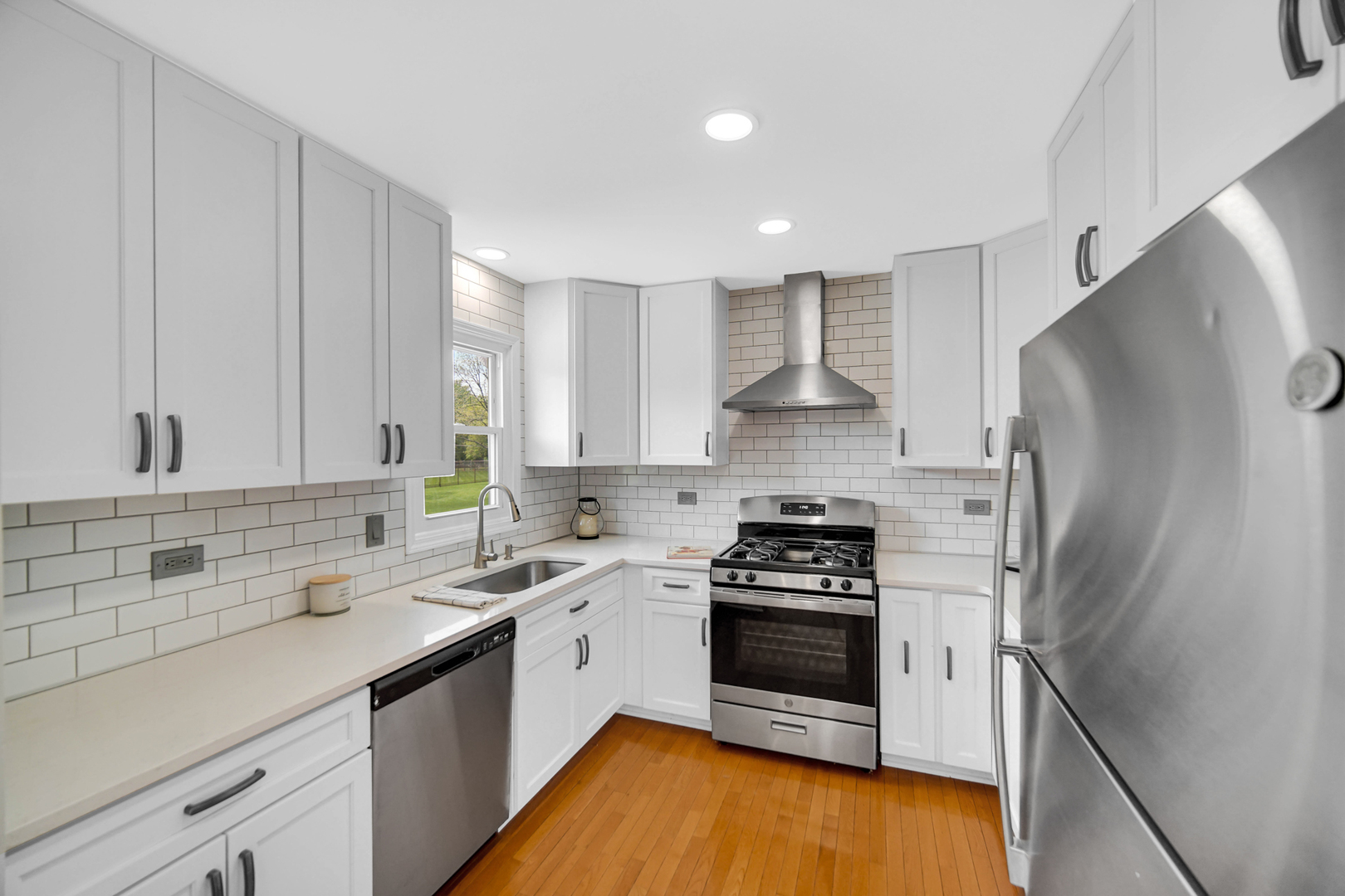 300 W Woodlawn Road