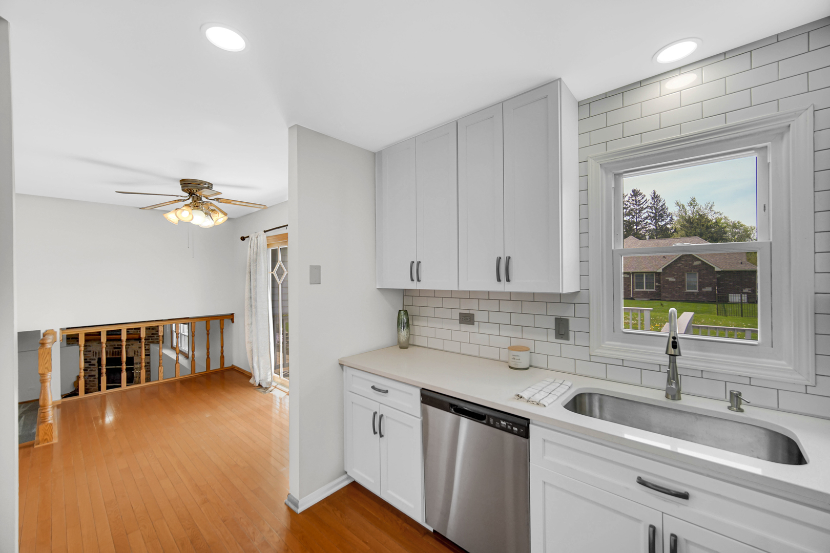 300 W Woodlawn Road