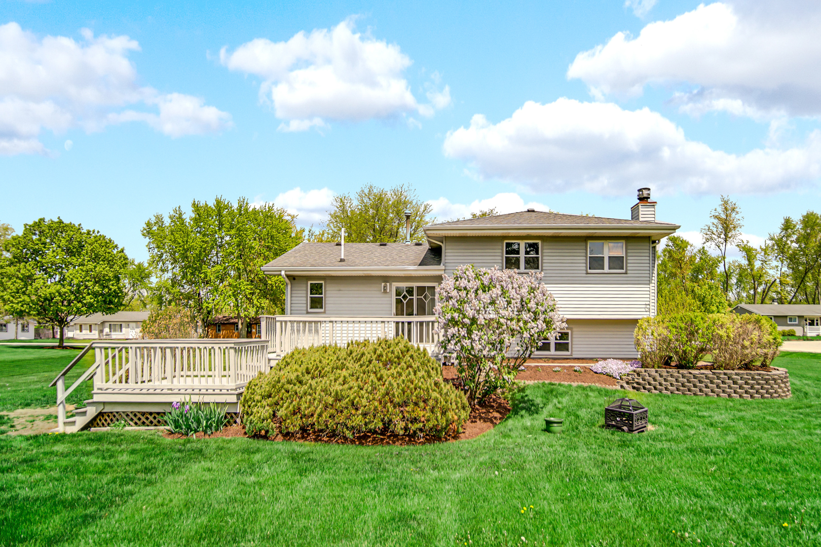 300 W Woodlawn Road