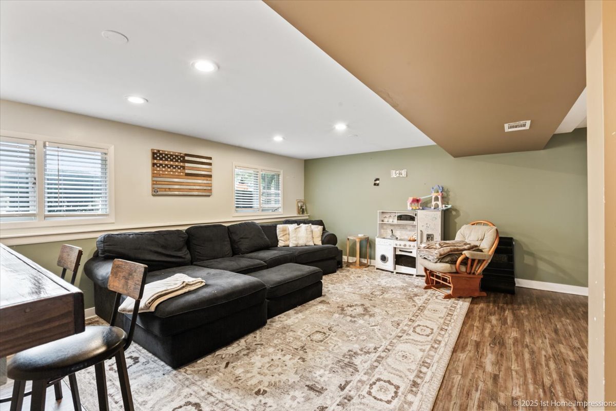 15309 Walnut Road