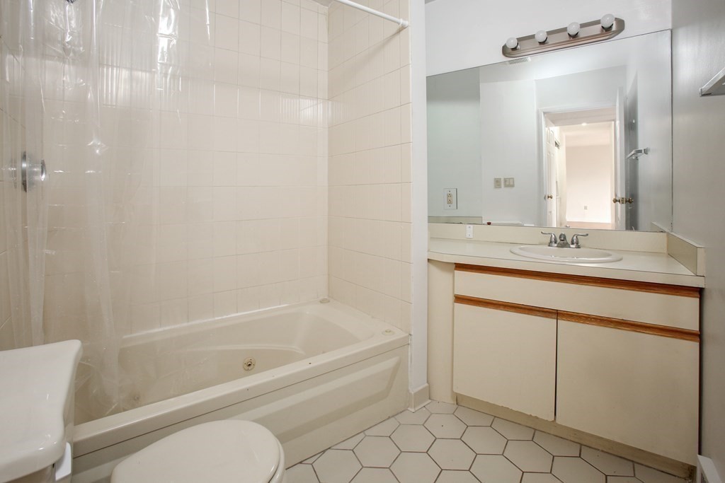 90 Quincy Shore Dr Unit: 812